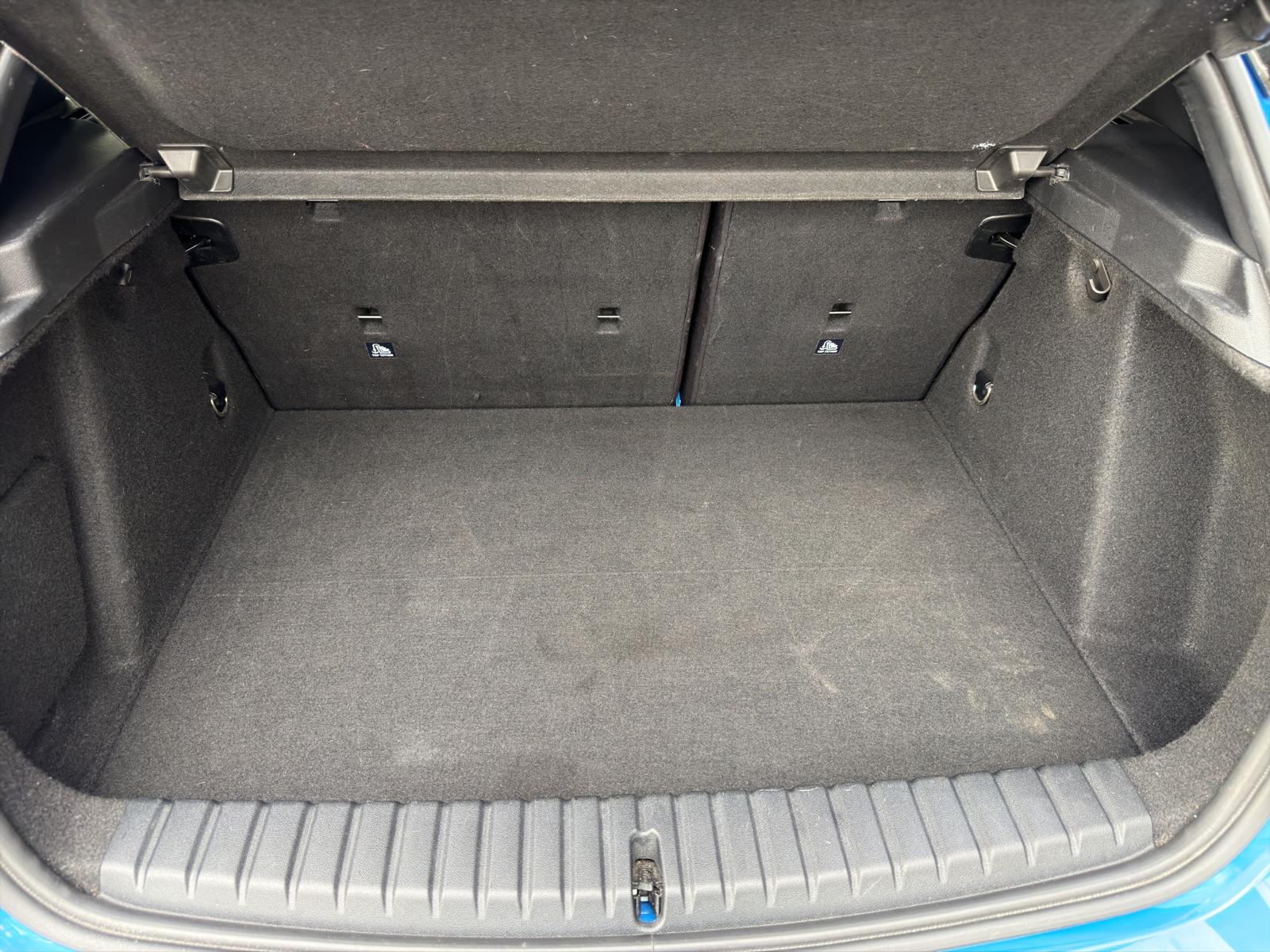 BMW M135i xDrive Steptronic-image-18