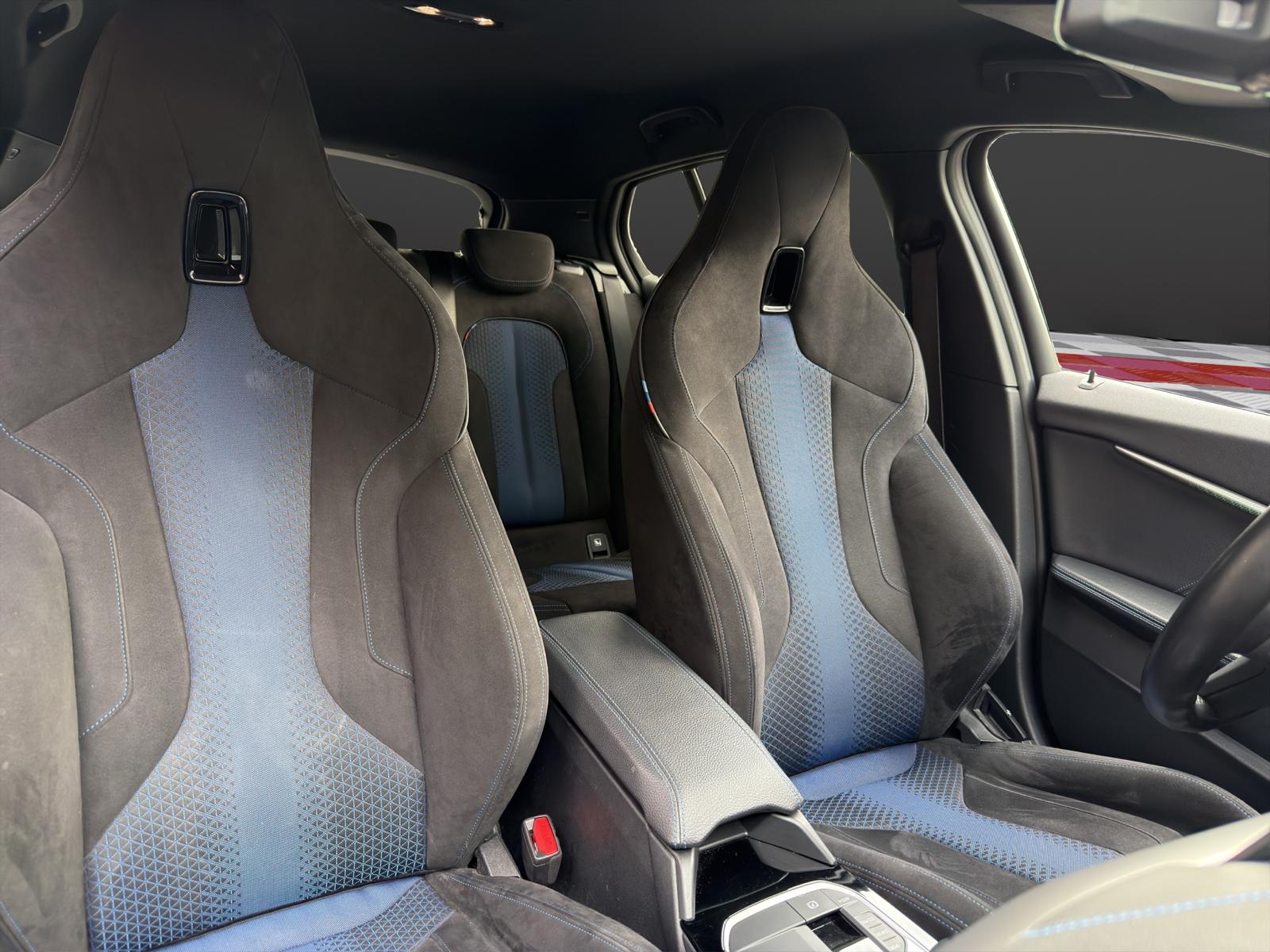BMW M135i xDrive Steptronic-image-17