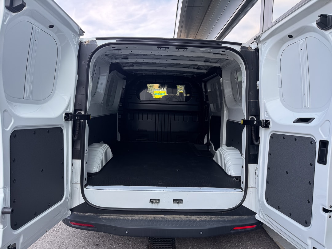 MAXUS eDeliver 7 L1 88kWh-image-4