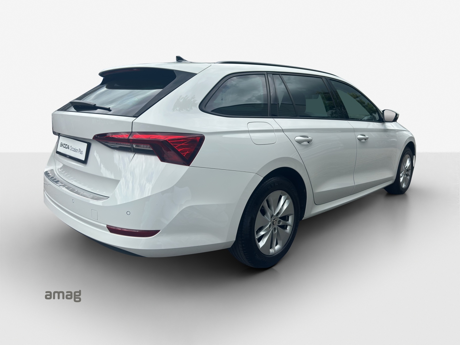 SKODA Octavia Combi 2.0 TDI DSG Ambition-image-4