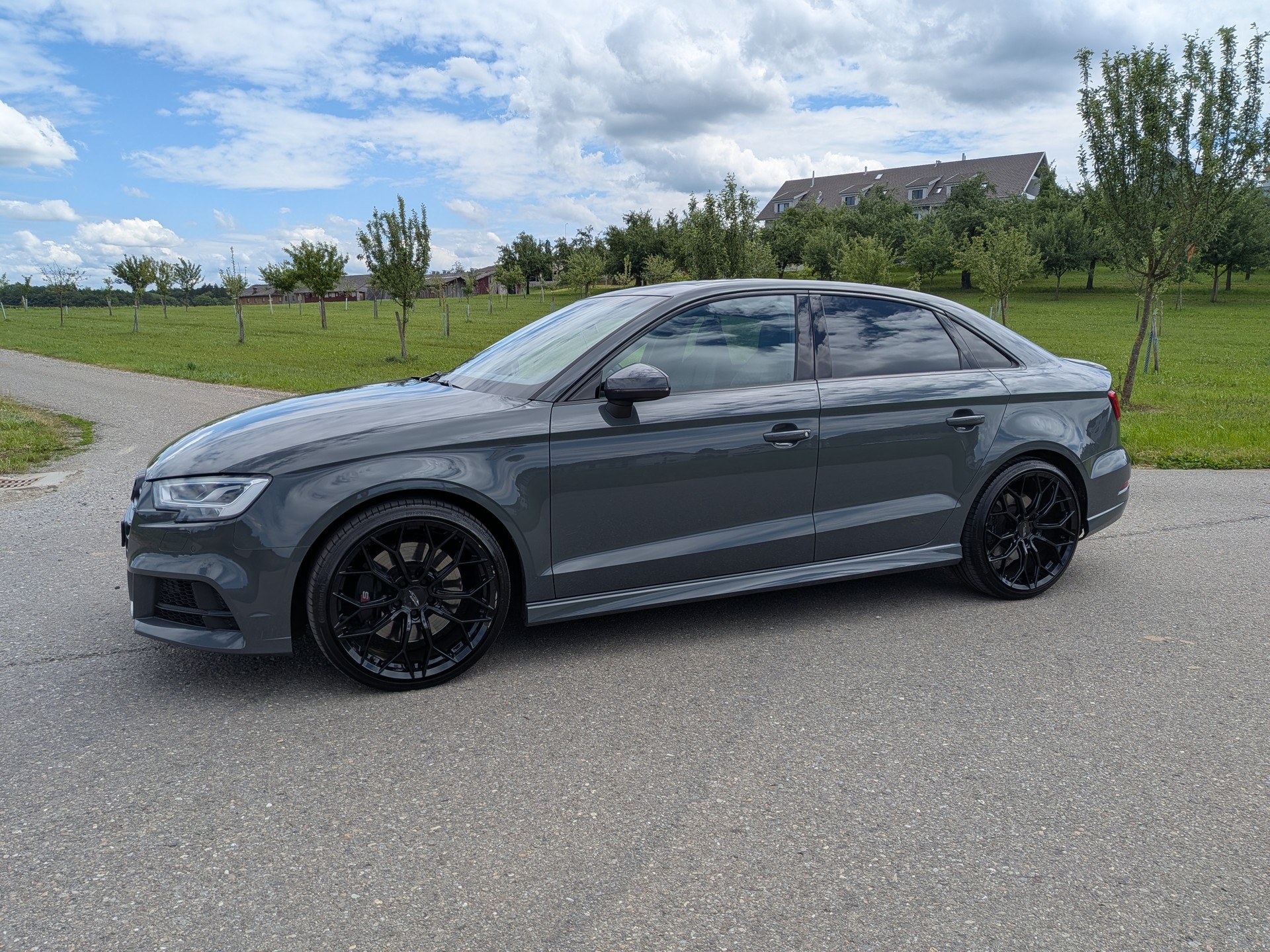 AUDI S3 Limousine 2.0 TFSI quattro S-tronic-image-2
