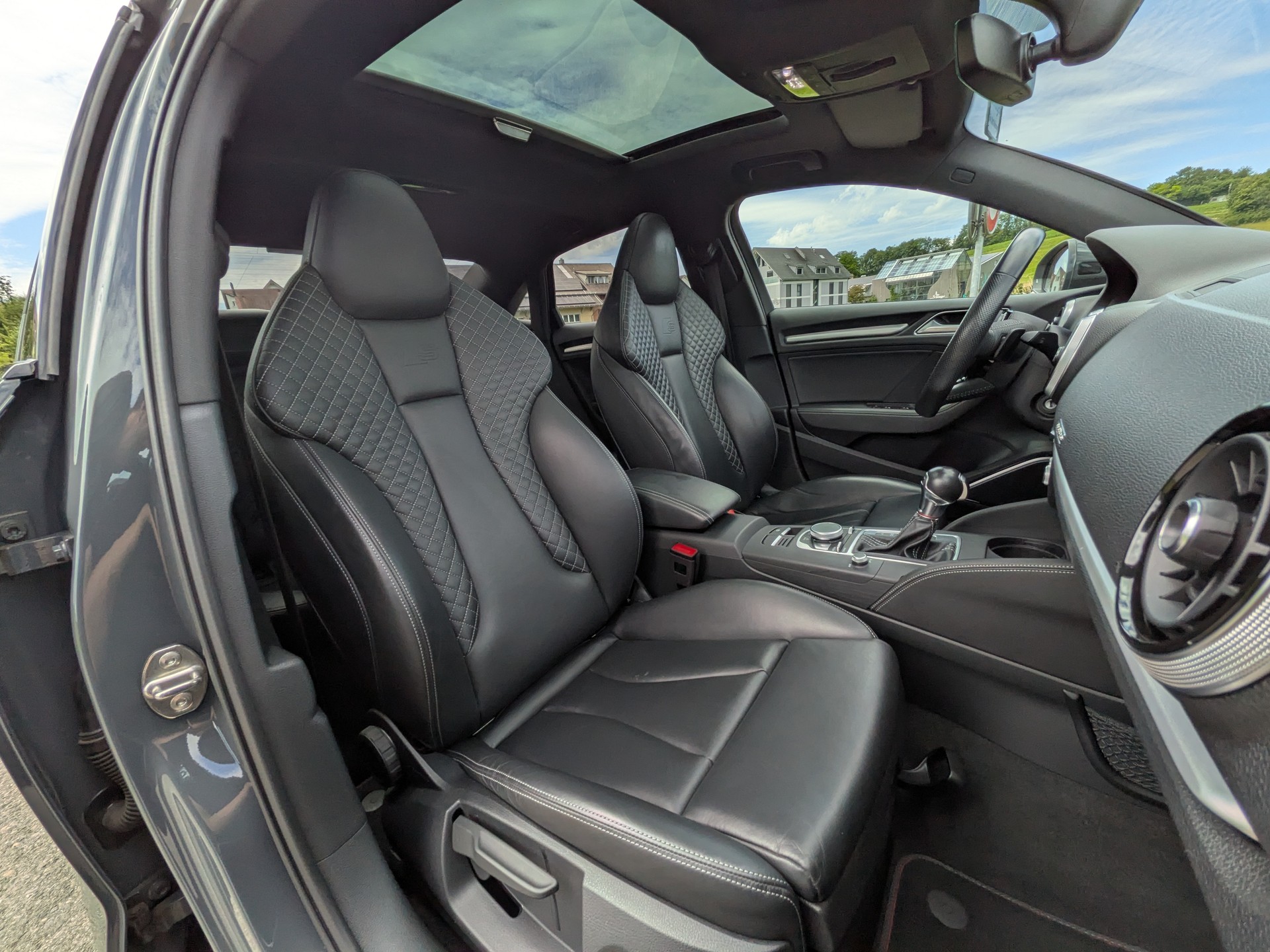 AUDI S3 Limousine 2.0 TFSI quattro S-tronic-image-16