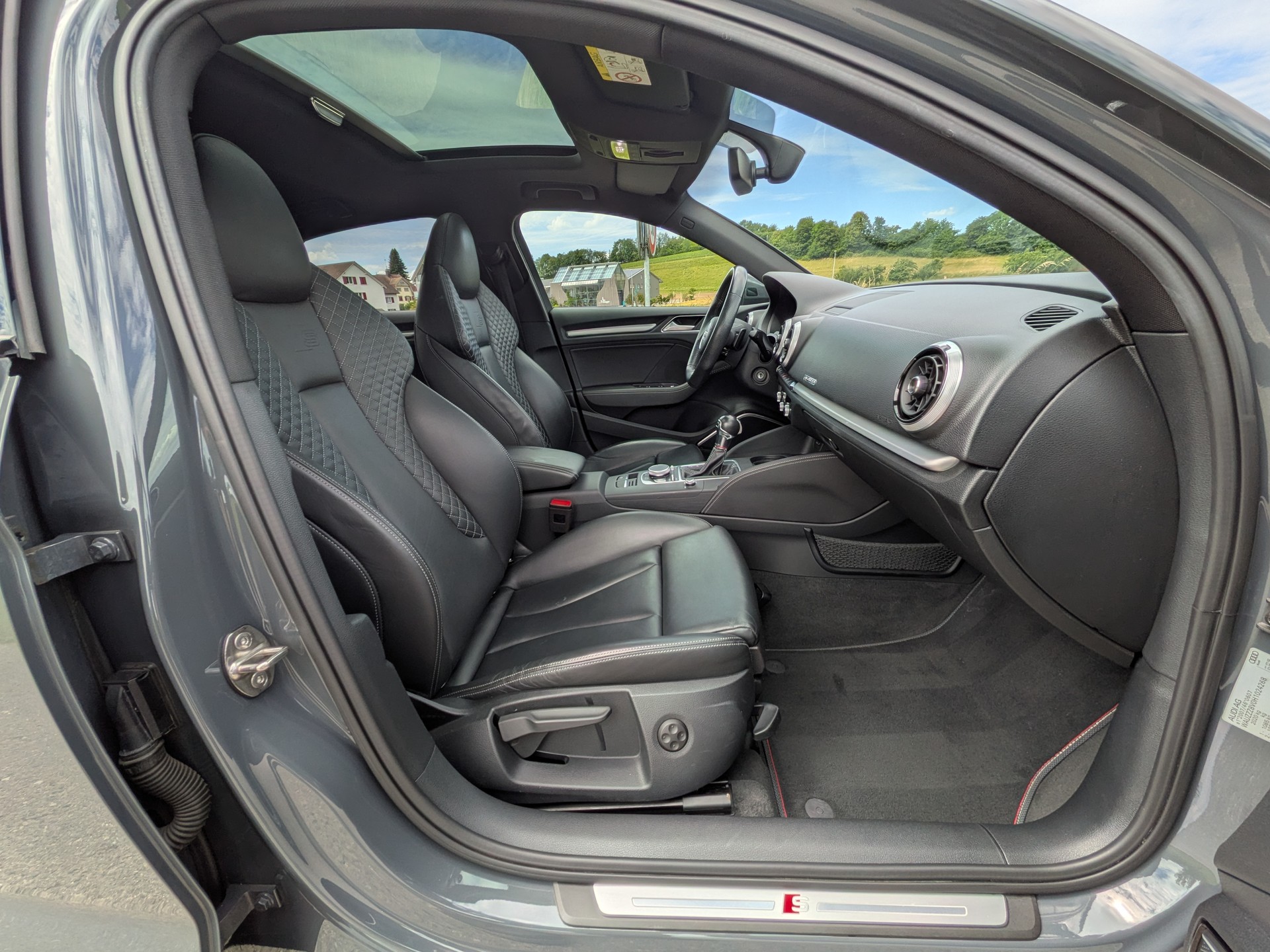 AUDI S3 Limousine 2.0 TFSI quattro S-tronic-image-15