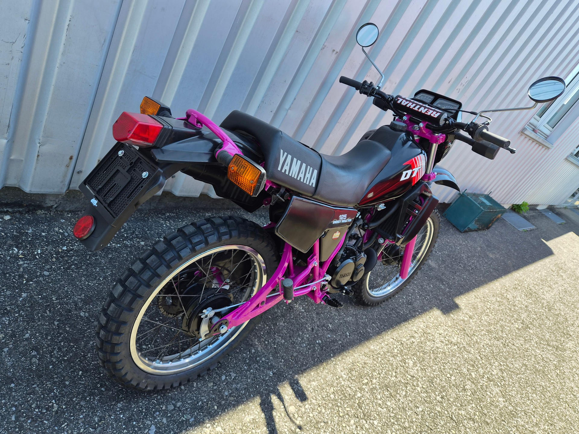 YAMAHA DT 125 LC-showroom-element-3