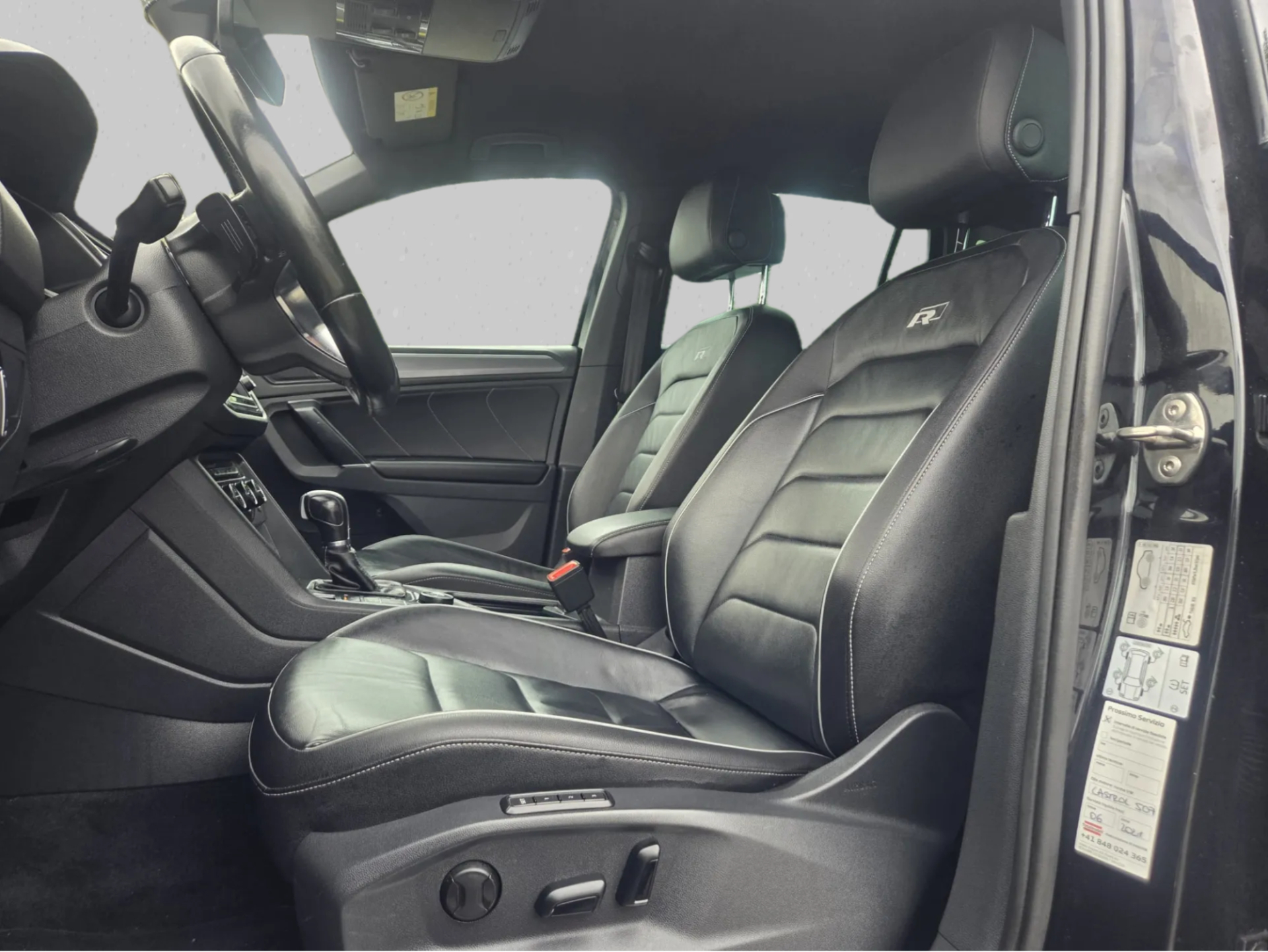 VW Tiguan 2.0TSI Highline 4Motion DSG ** R-Line **-image-6