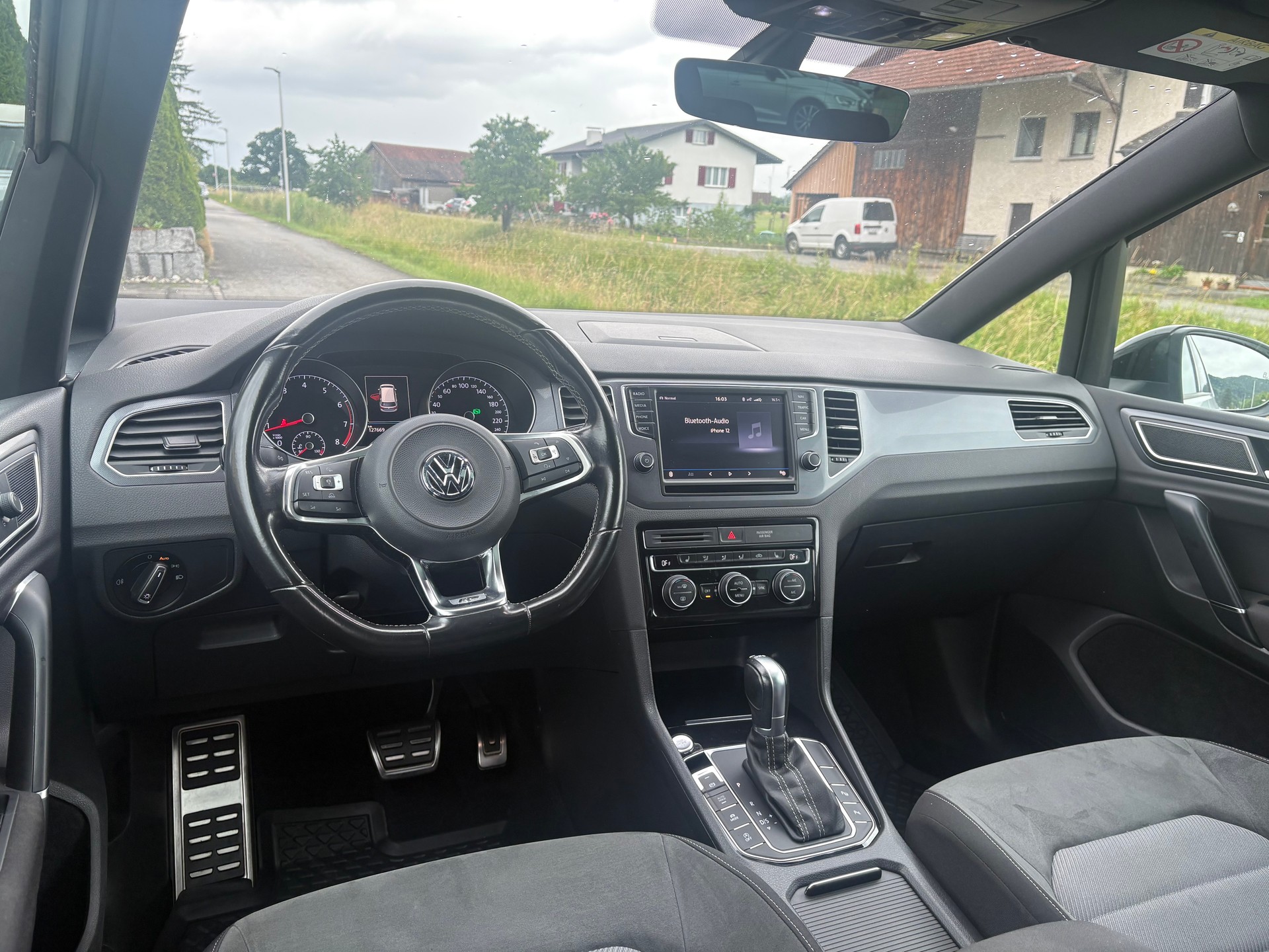 VW Golf Sportsvan 1.4 TSI Allstar R-Line DSG-image-6