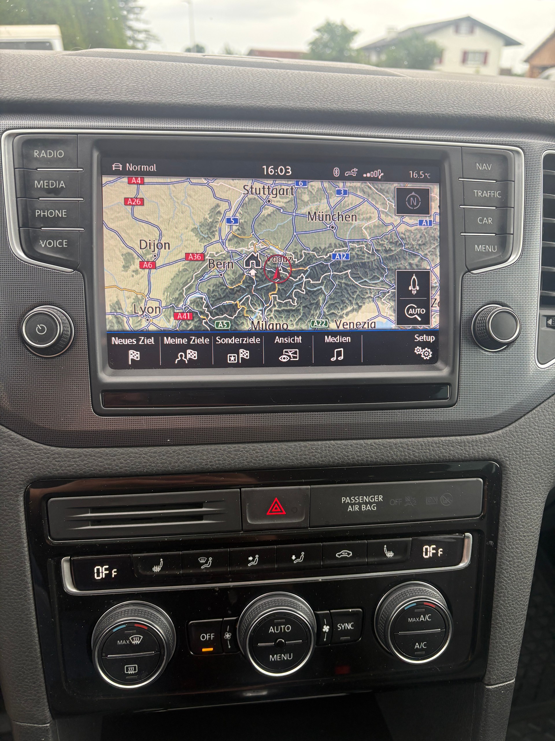 VW Golf Sportsvan 1.4 TSI Allstar R-Line DSG-image-10
