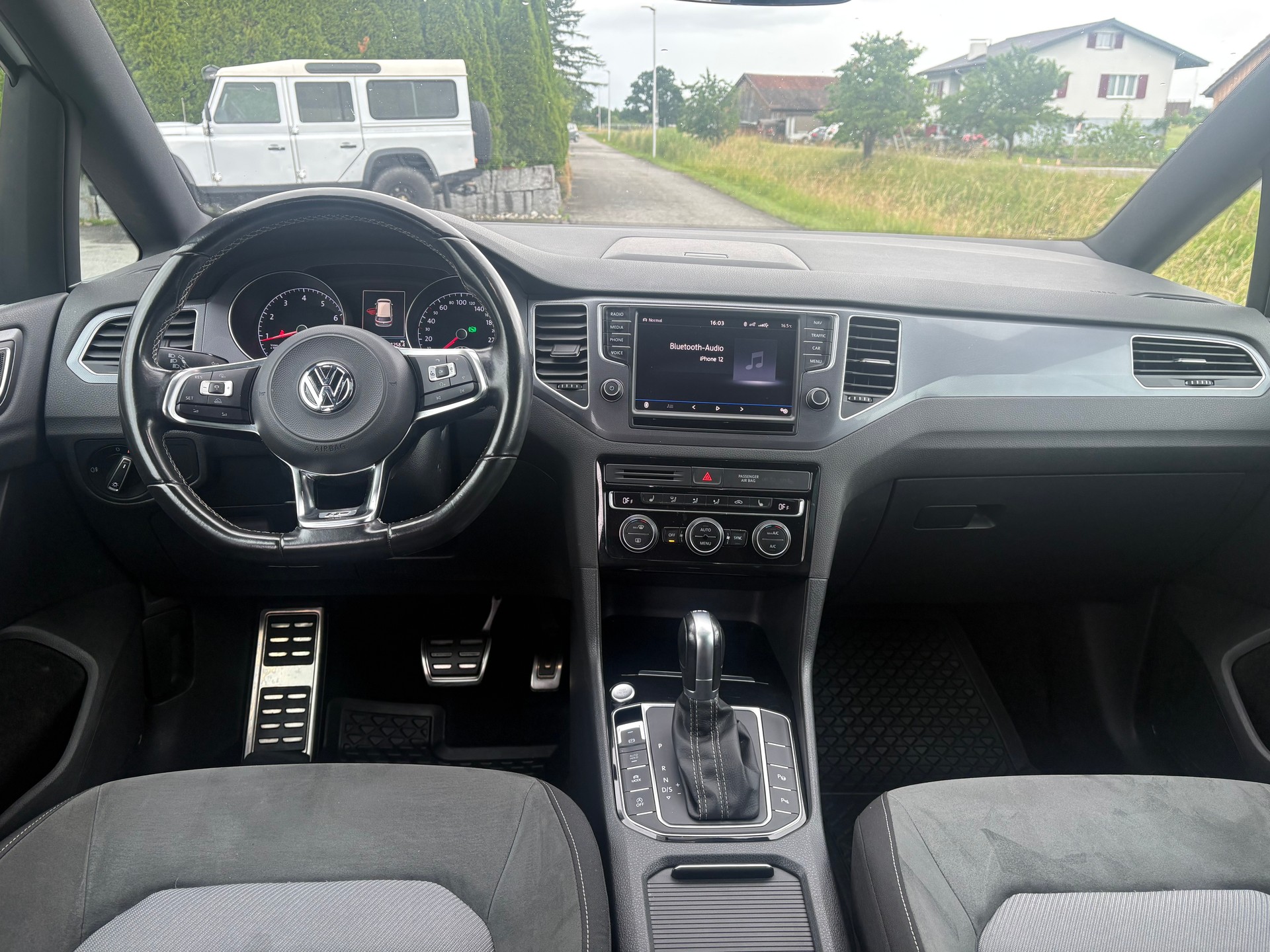 VW Golf Sportsvan 1.4 TSI Allstar R-Line DSG-image-7