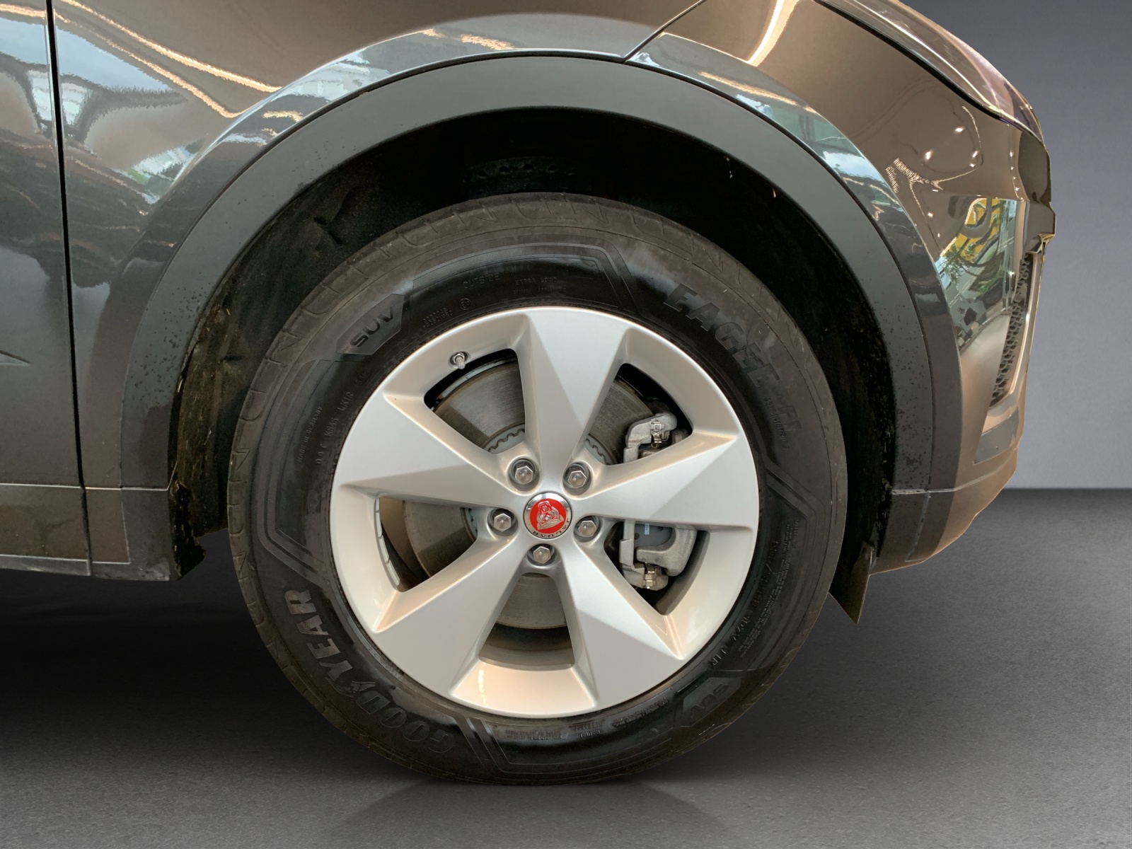 JAGUAR E-Pace 1.5 P300e AWD S-image-12