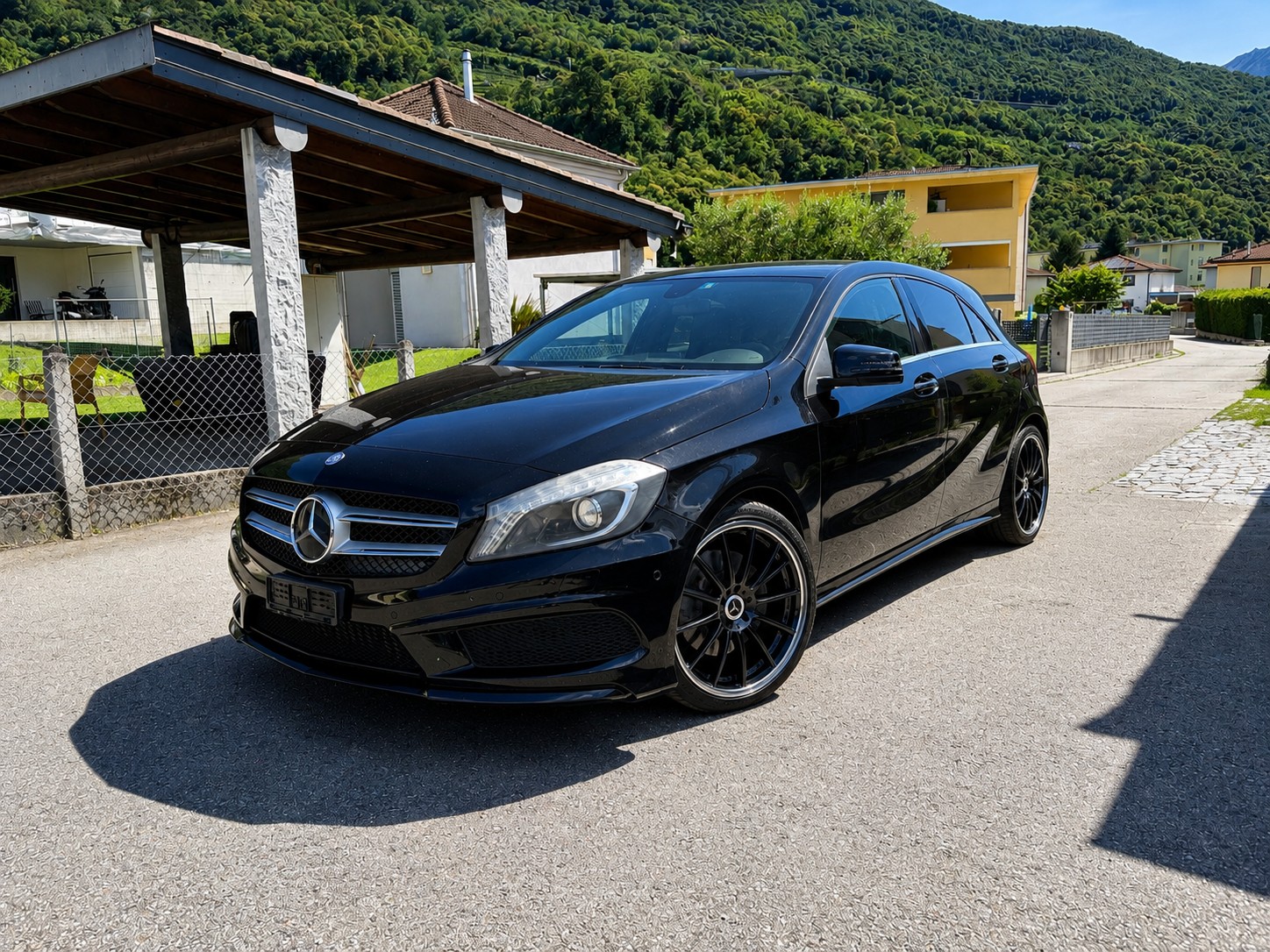 MERCEDES-BENZ A 200 AMG Line-image-1