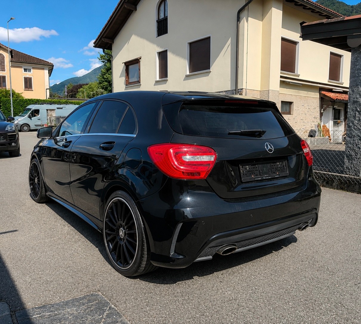 MERCEDES-BENZ A 200 AMG Line-image-3
