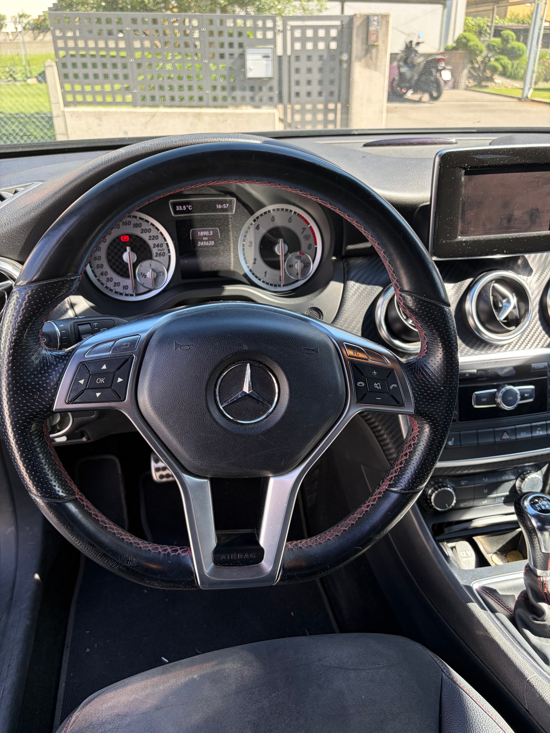 MERCEDES-BENZ A 200 AMG Line-image-4