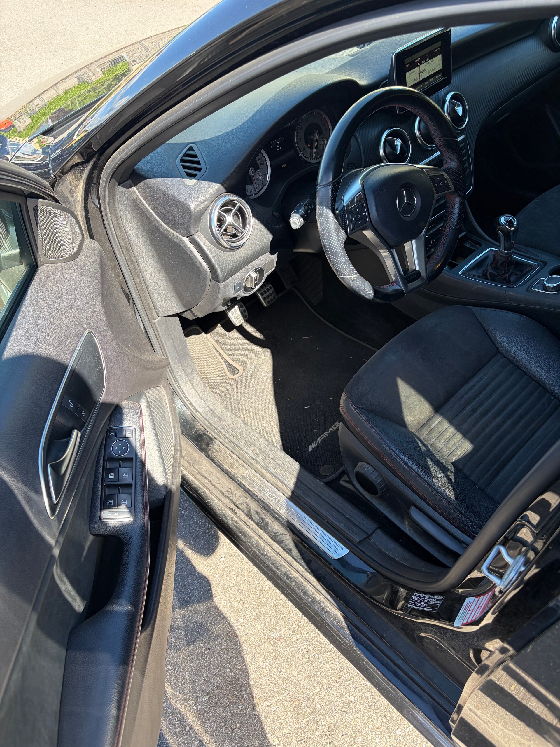 MERCEDES-BENZ A 200 AMG Line-image-6
