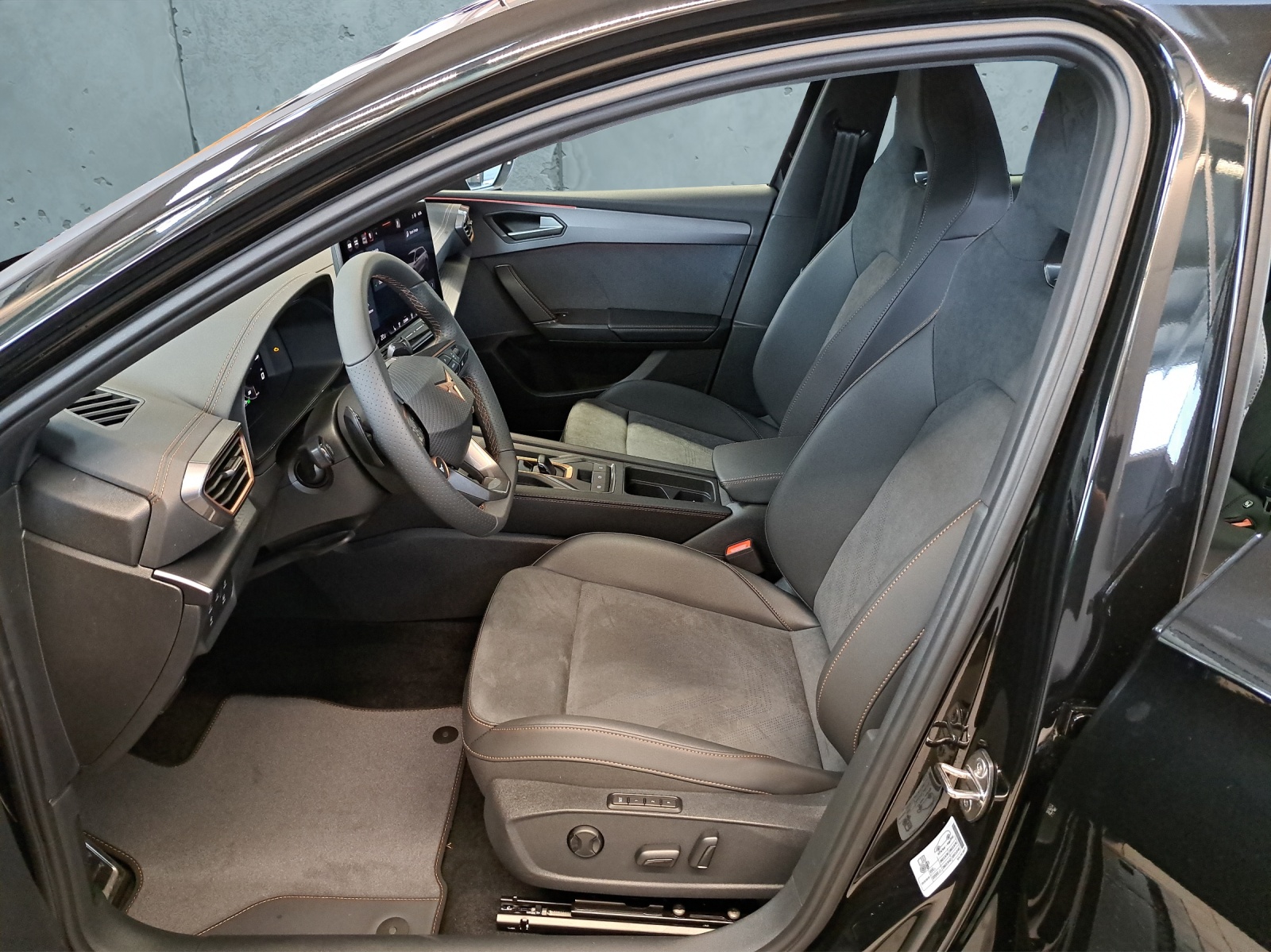 CUPRA Leon ST 2.0 TSI 333 VZ 4Drive-image-9