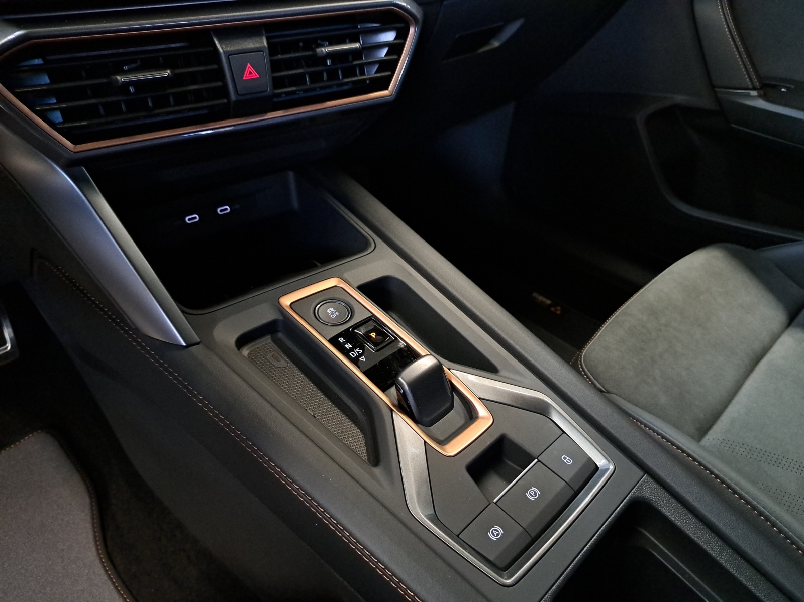 CUPRA Leon ST 2.0 TSI 333 VZ 4Drive-image-12