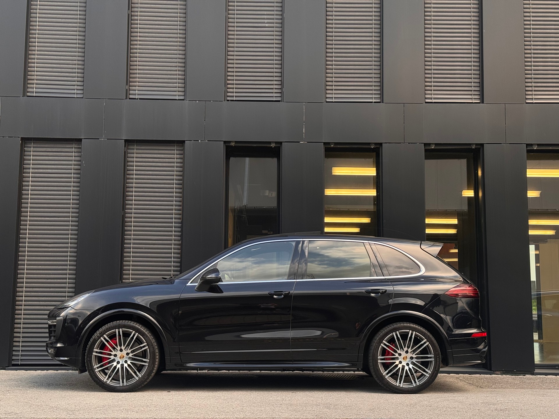 PORSCHE Cayenne GTS-image-3