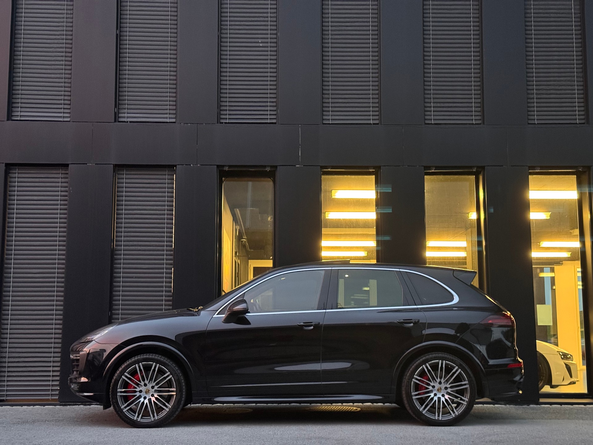 PORSCHE Cayenne GTS-image-3