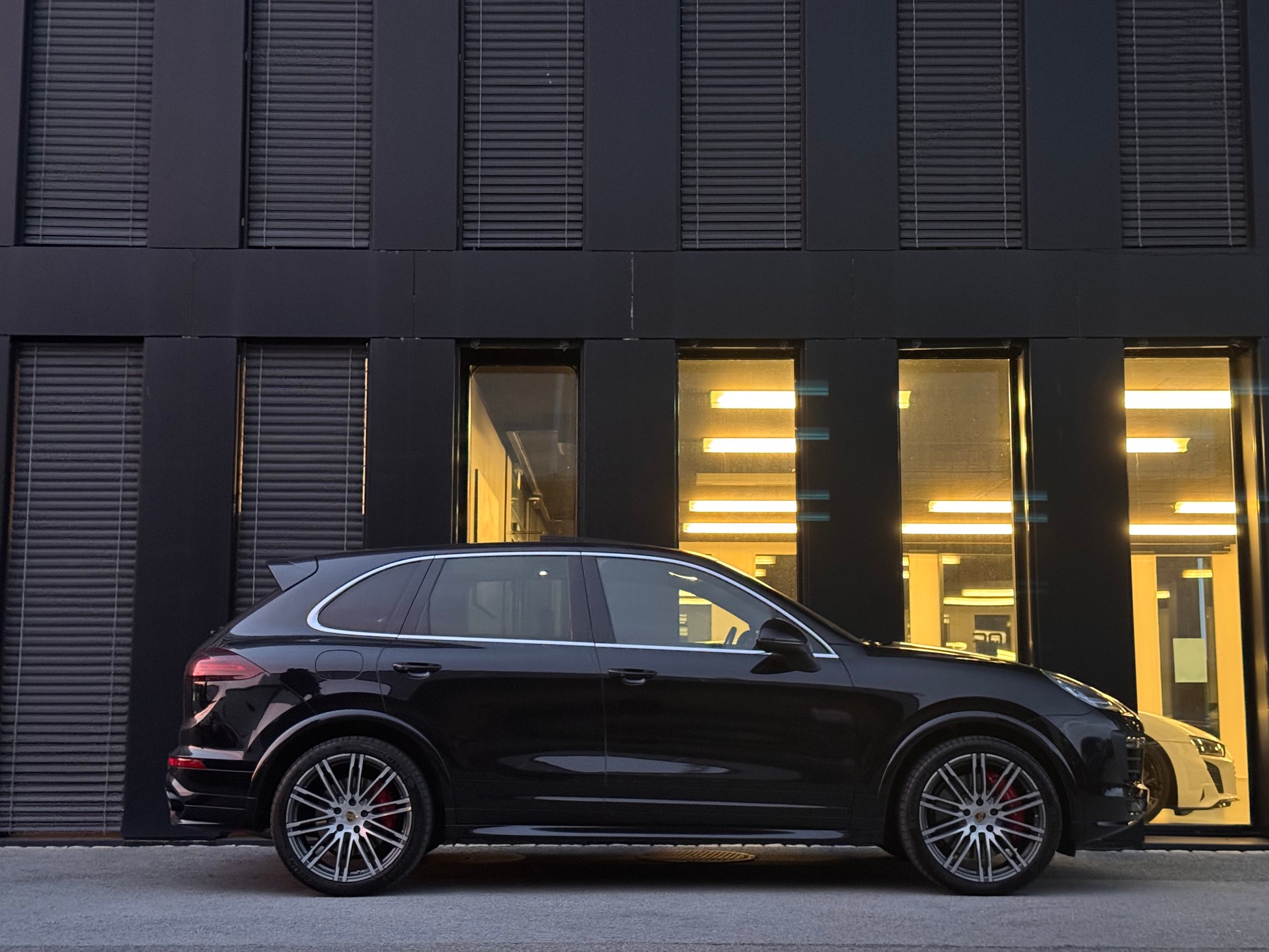 PORSCHE Cayenne GTS-image-9