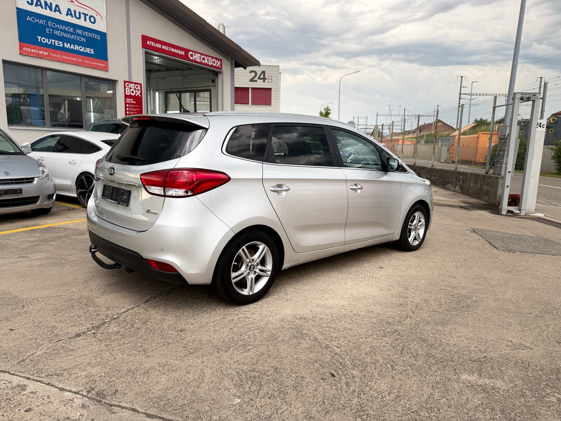 KIA Carens 1.6 GDI Classic-image-8