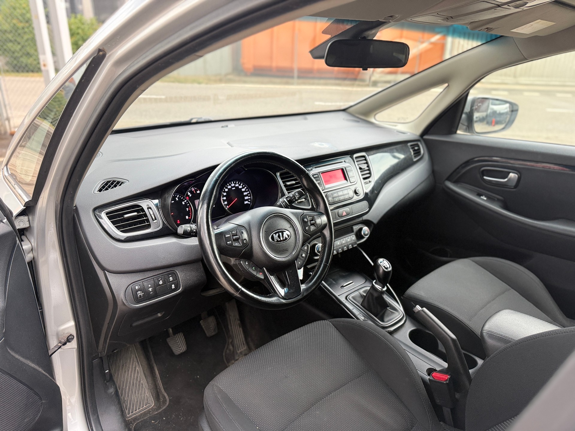 KIA Carens 1.6 GDI Classic-image-11