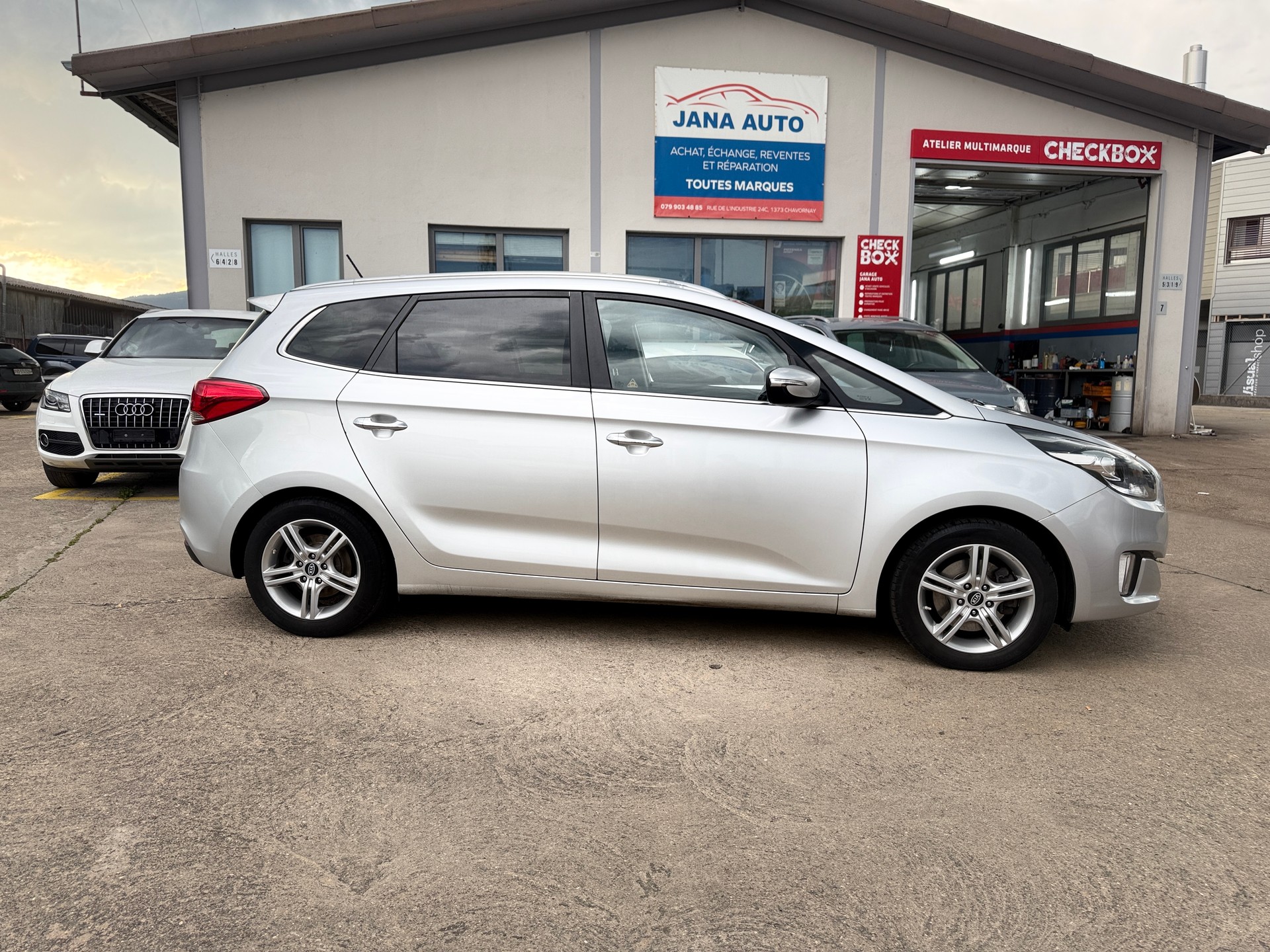 KIA Carens 1.6 GDI Classic-image-9