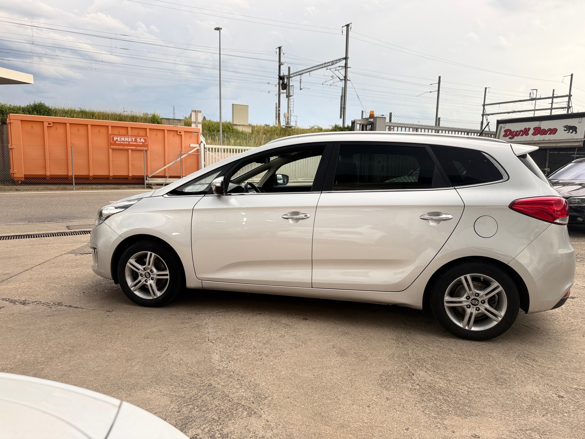 KIA Carens 1.6 GDI Classic-image-10