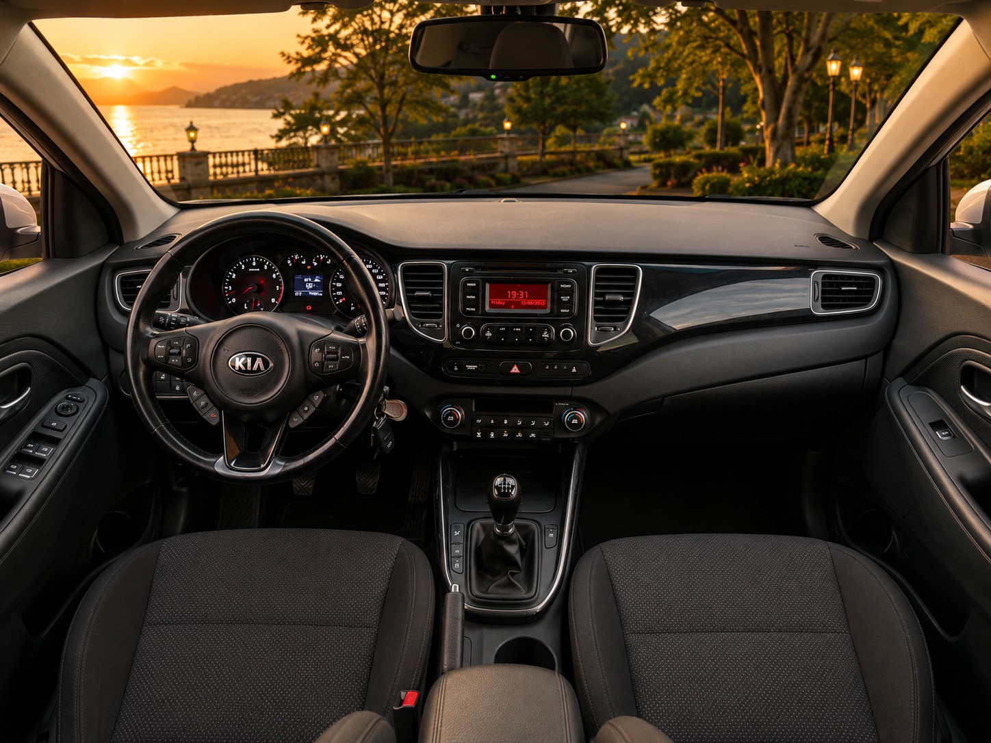 KIA Carens 1.6 GDI Classic-image-2