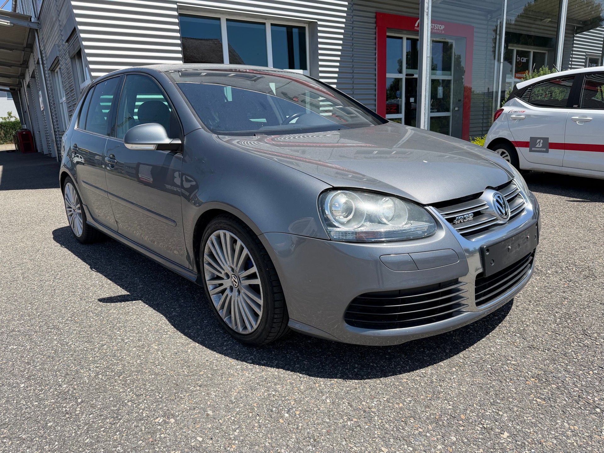 VW Golf R32 4Motion-image-0