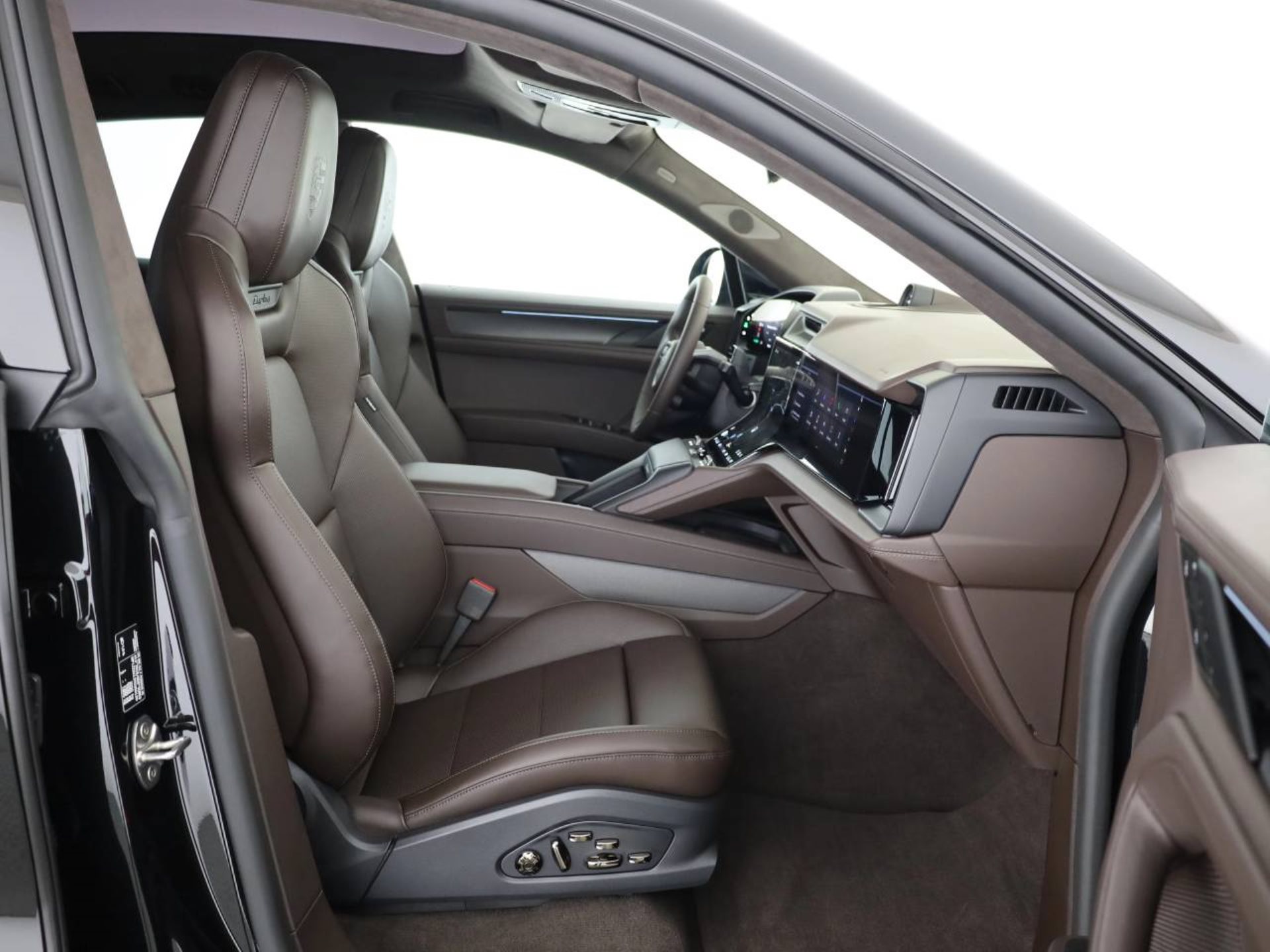 PORSCHE Cayenne Turbo Coupé Electric-image-12