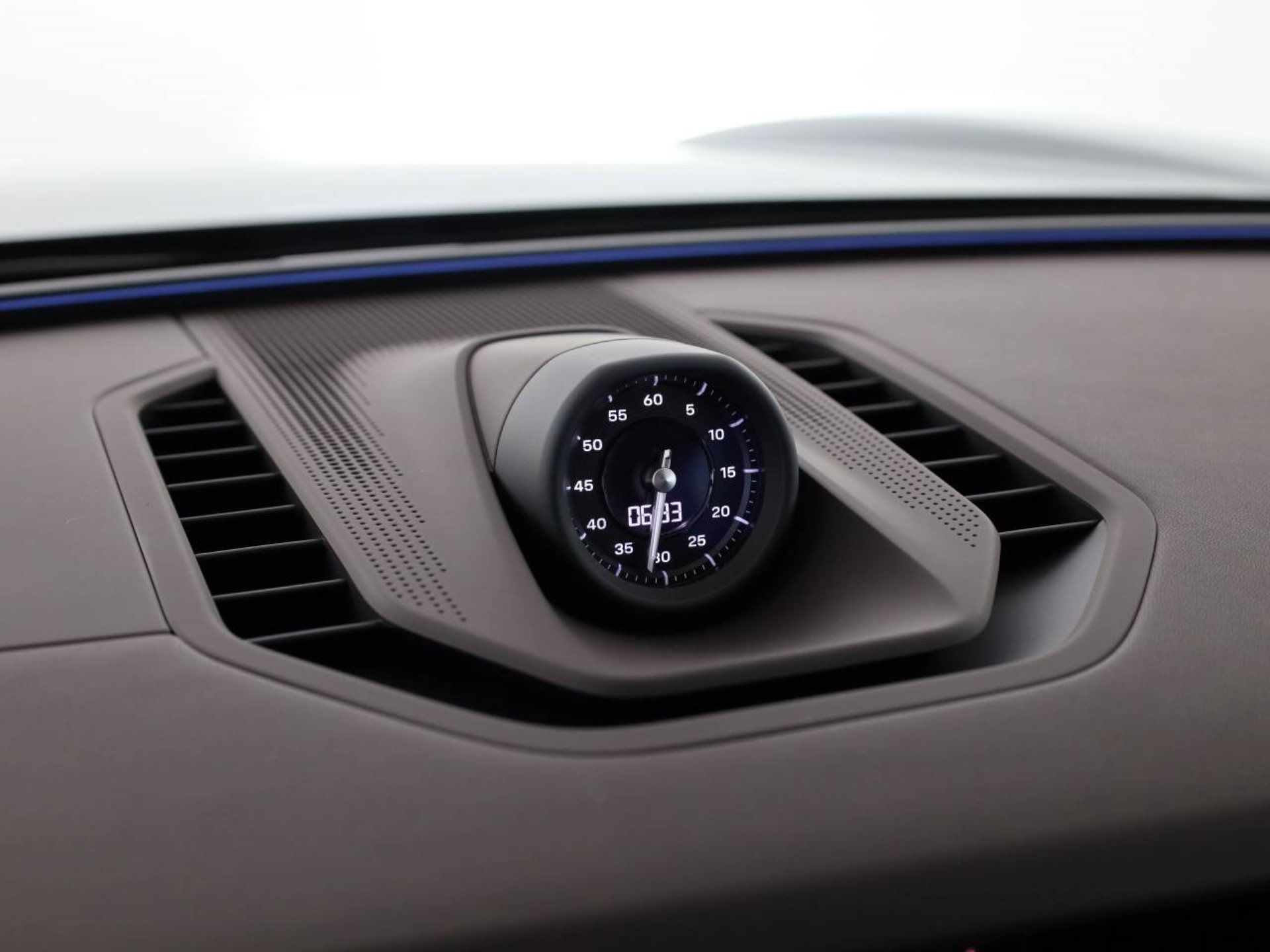 PORSCHE Cayenne Turbo Coupé Electric-image-13