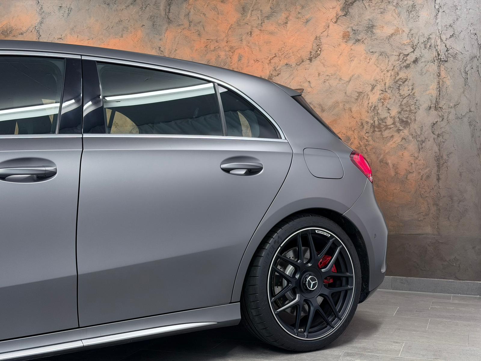 MERCEDES-BENZ A 45 AMG 4Matic+ Speedshift *Magno-Grau*AMG-Abgasanlage*AMG-Buttons*Race-Modus*-image-5