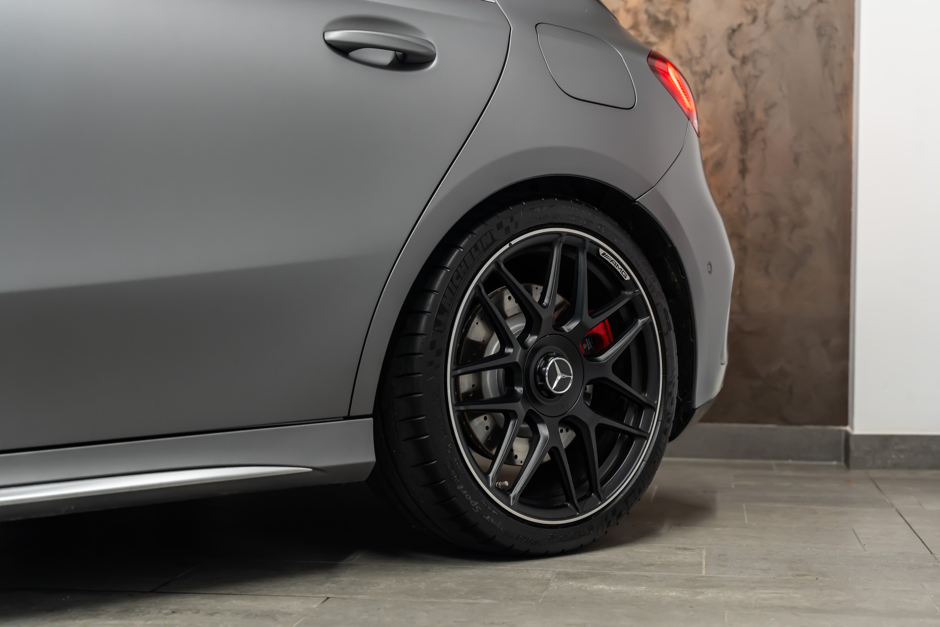 MERCEDES-BENZ A 45 AMG 4Matic+ Speedshift *Magno-Grau*AMG-Abgasanlage*AMG-Buttons*Race-Modus*-showroom-element-2