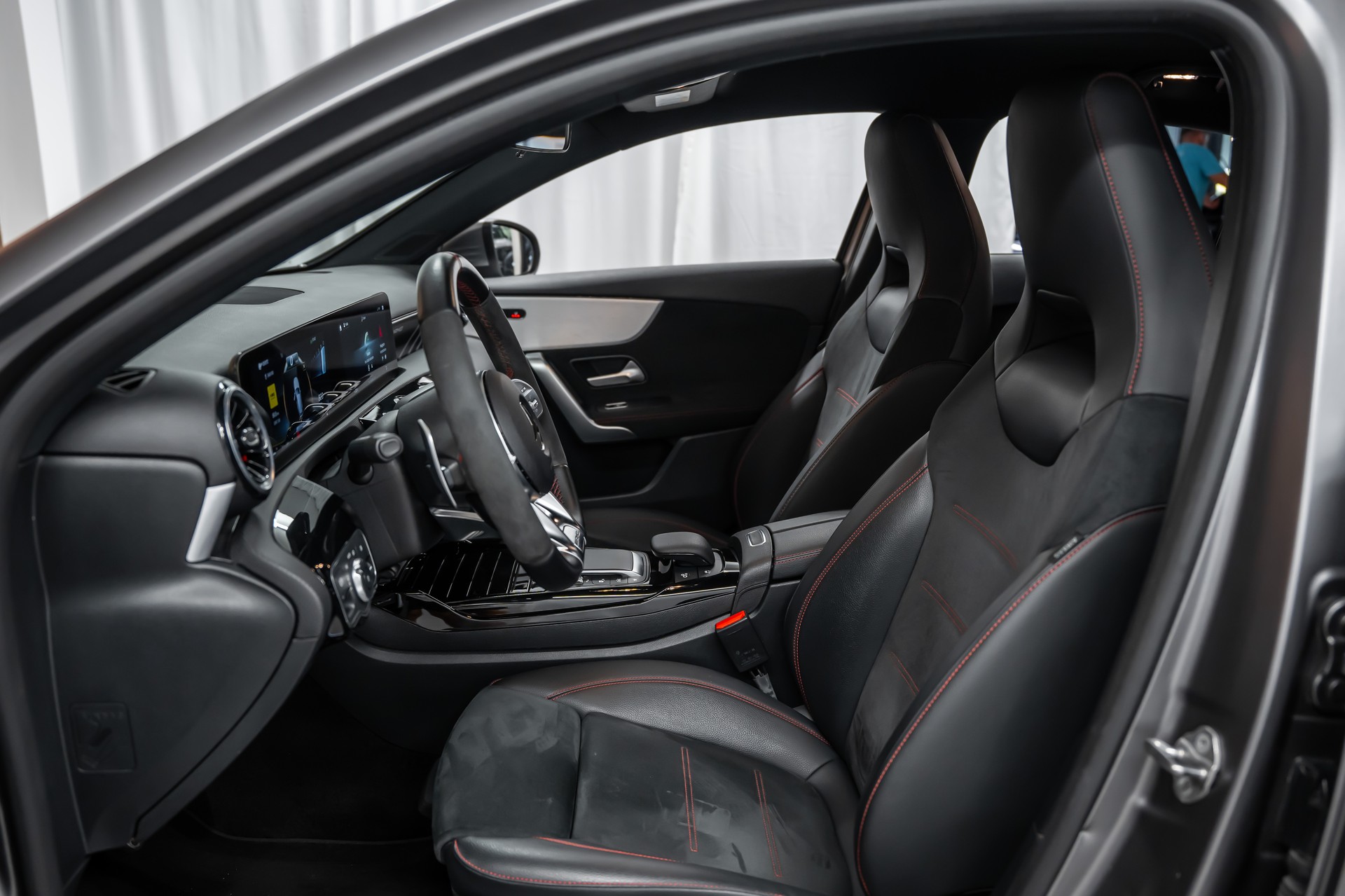 MERCEDES-BENZ A 45 AMG 4Matic+ Speedshift *Magno-Grau*AMG-Abgasanlage*AMG-Performance*-image-11