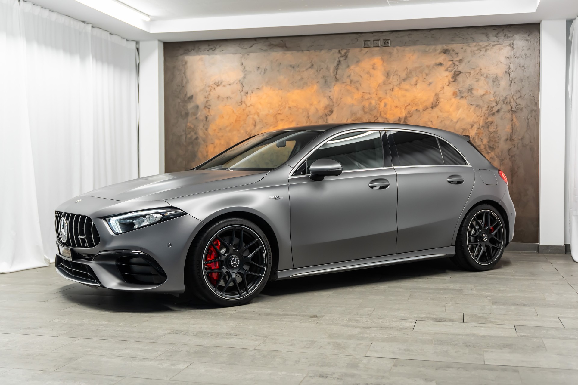 MERCEDES-BENZ A 45 AMG 4Matic+ Speedshift *Magno-Grau*AMG-Abgasanlage*AMG-Buttons*Race-Modus*-showroom-element-3