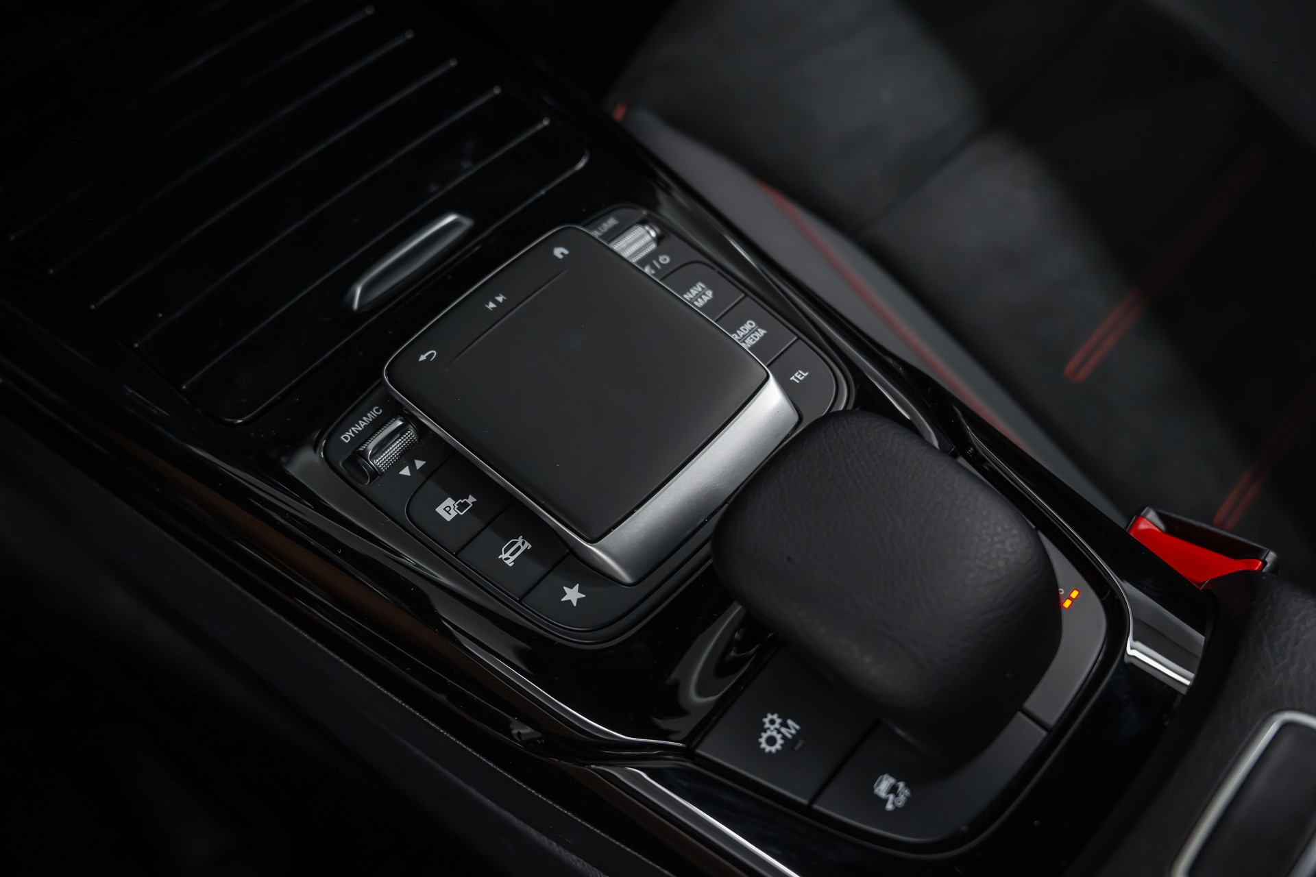 MERCEDES-BENZ A 45 AMG 4Matic+ Speedshift *Magno-Grau*AMG-Abgasanlage*AMG-Performance*-image-24