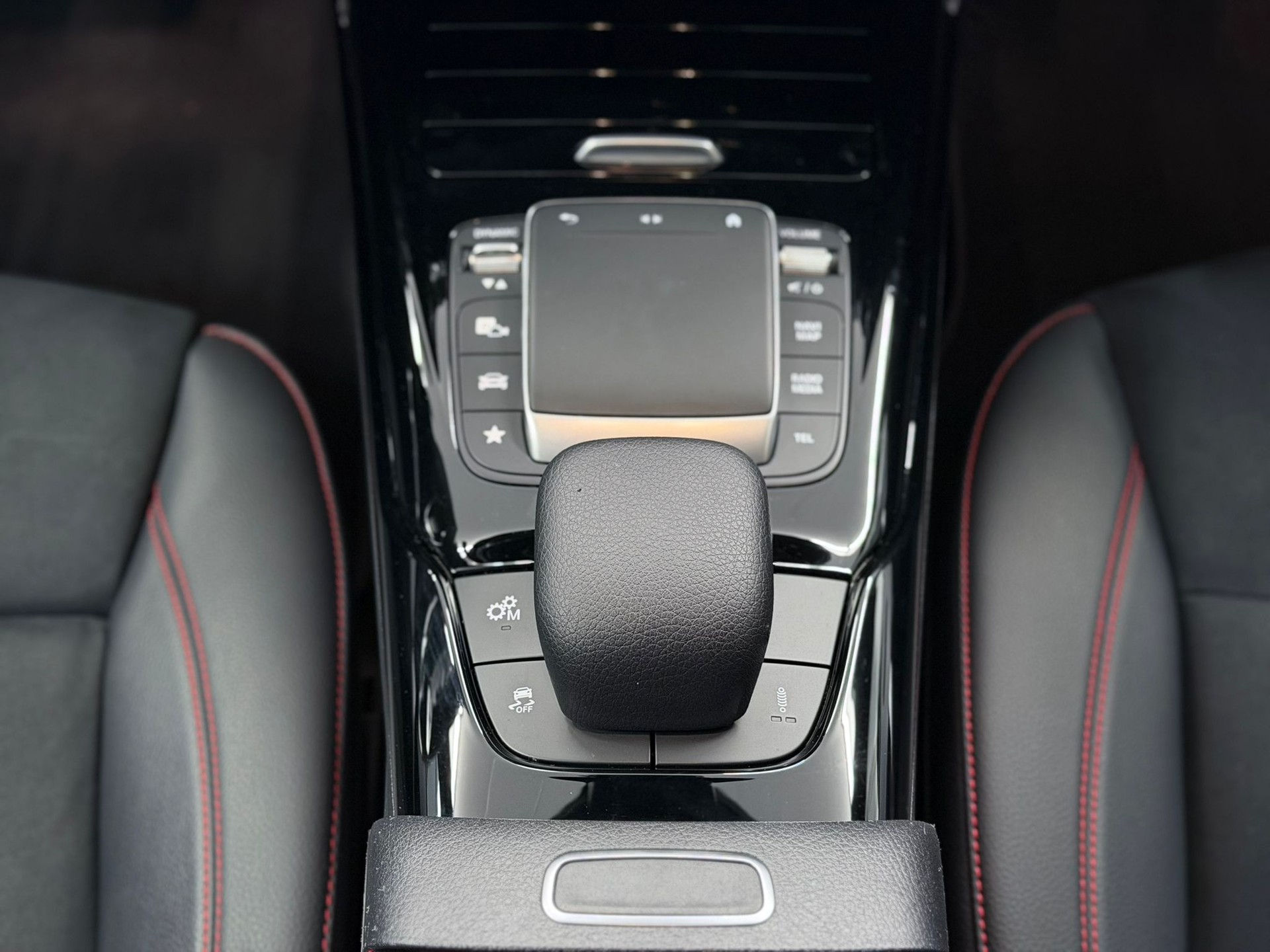 MERCEDES-BENZ A 45 AMG 4Matic+ Speedshift *Magno-Grau*AMG-Abgasanlage*AMG-Buttons*Race-Modus*-image-7