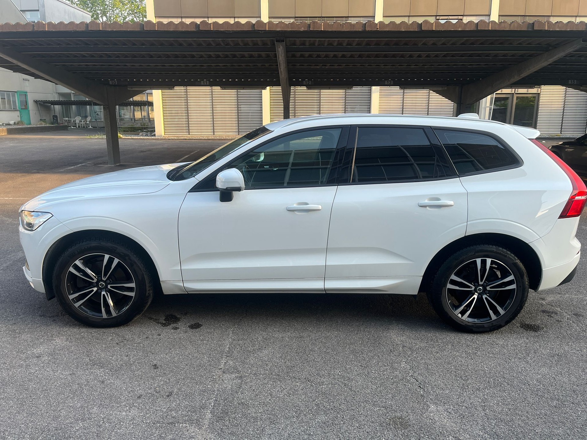 VOLVO XC60 D4 AWD Momentum Geartronic-image-1