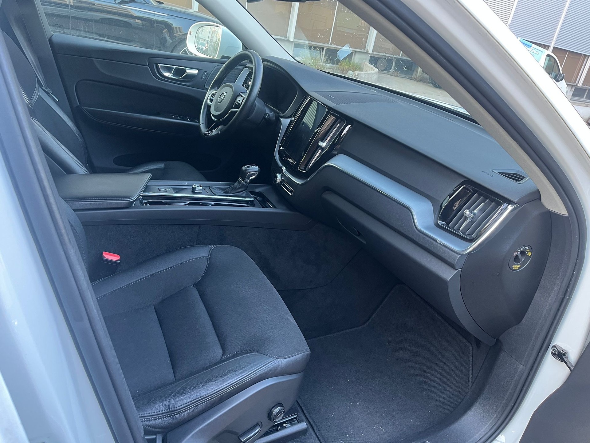 VOLVO XC60 D4 AWD Momentum Geartronic-image-11
