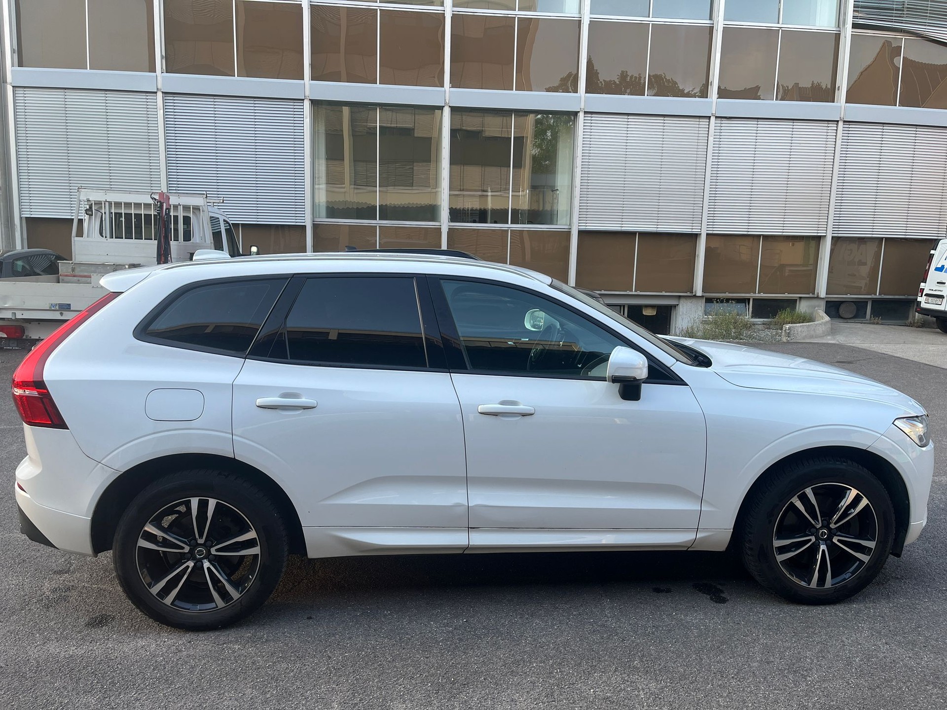 VOLVO XC60 D4 AWD Momentum Geartronic-image-2
