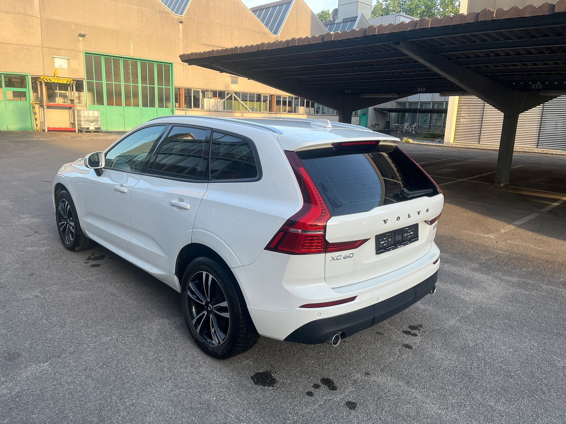 VOLVO XC60 D4 AWD Momentum Geartronic-image-4