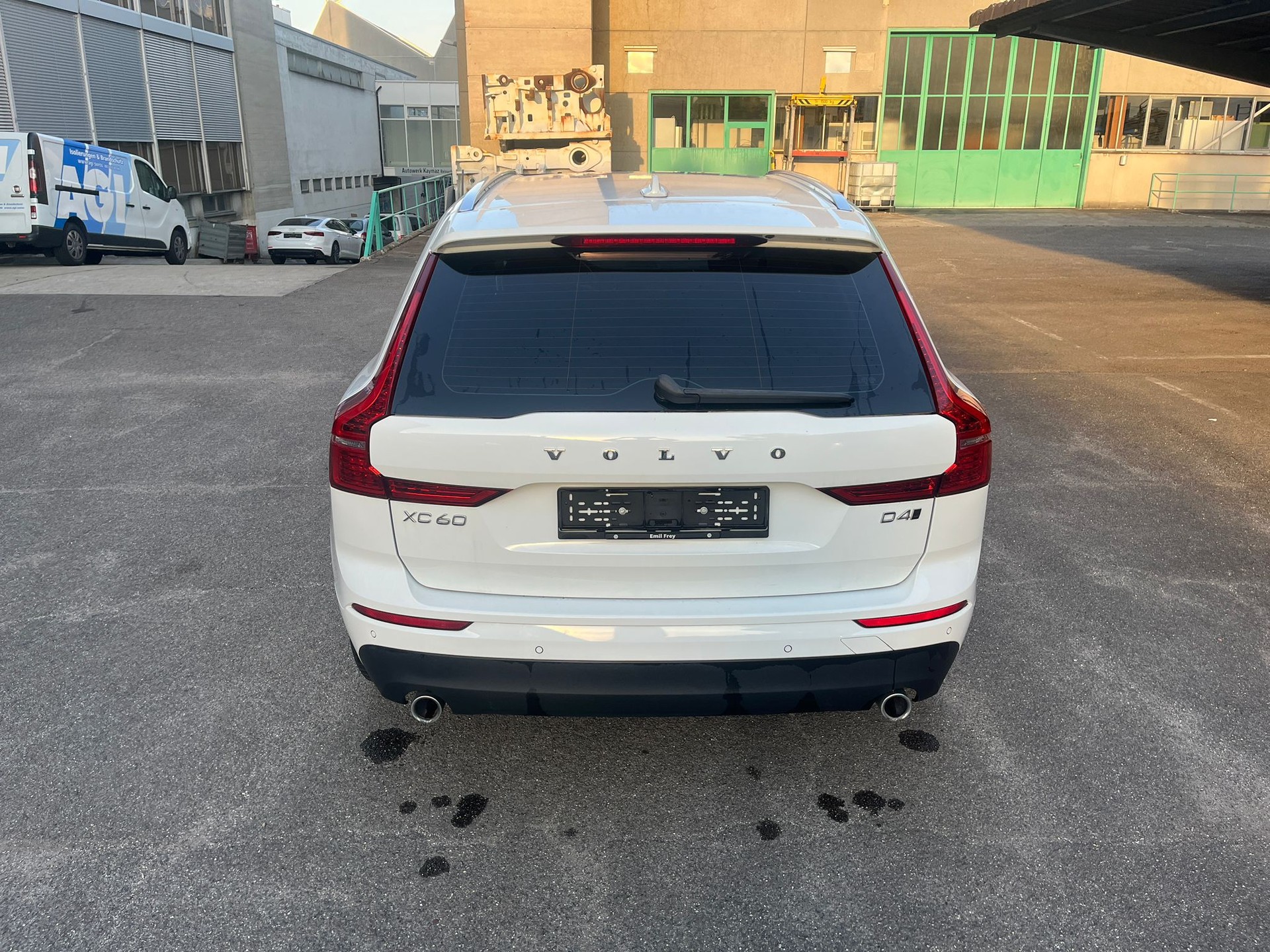 VOLVO XC60 D4 AWD Momentum Geartronic-image-3