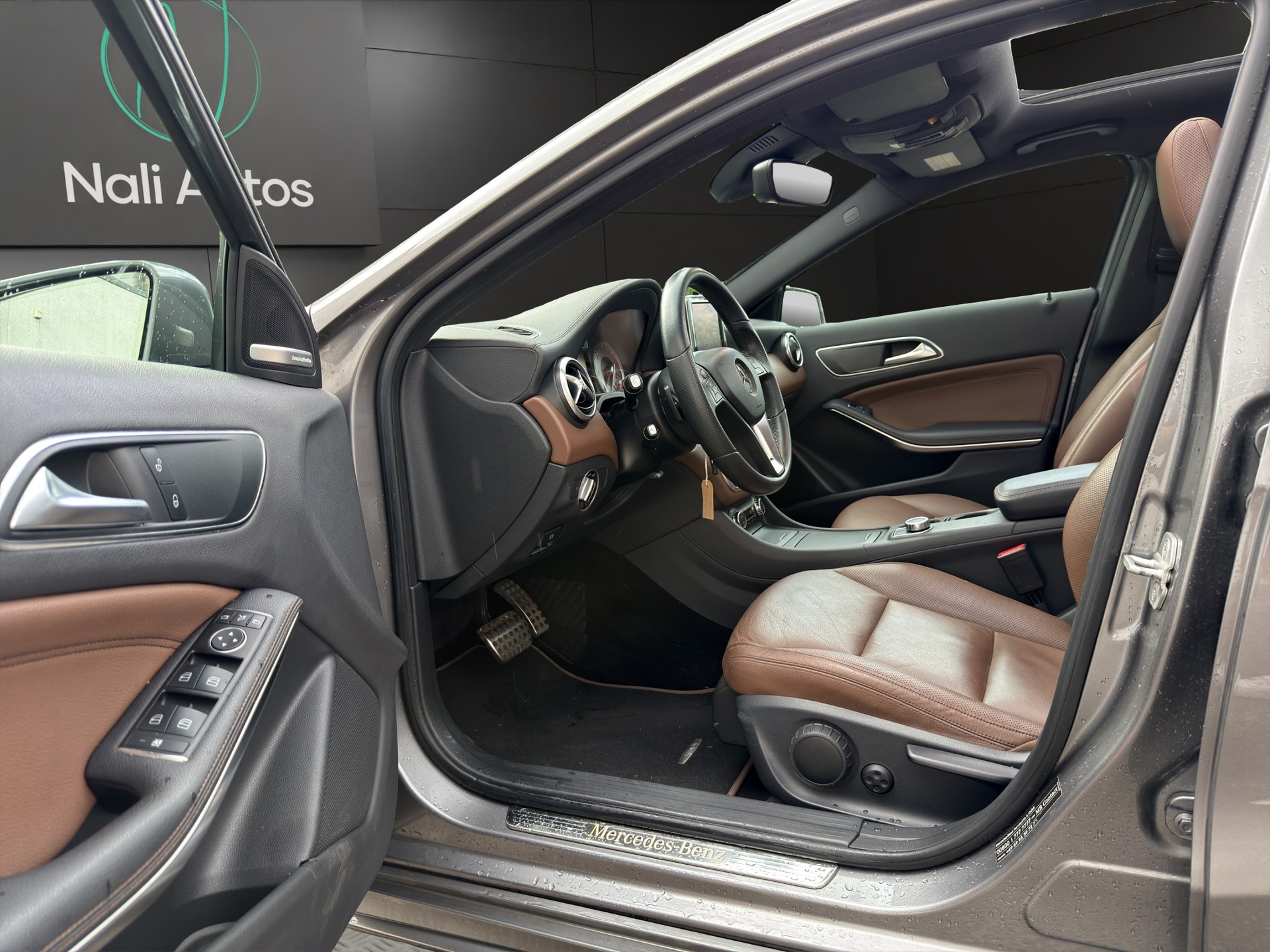 MERCEDES-BENZ A 220 CDI AMG Line 7G-DCT-image-7