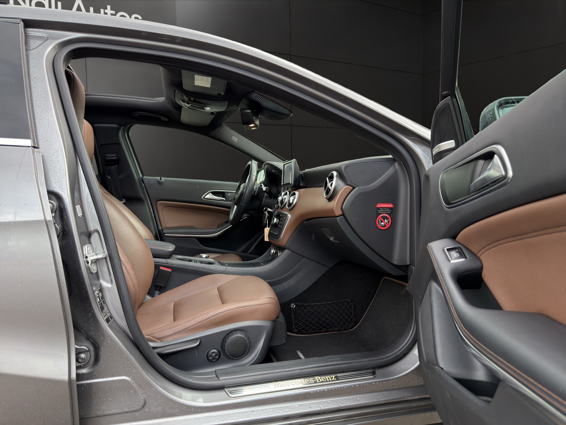 MERCEDES-BENZ A 220 CDI AMG Line 7G-DCT-image-14