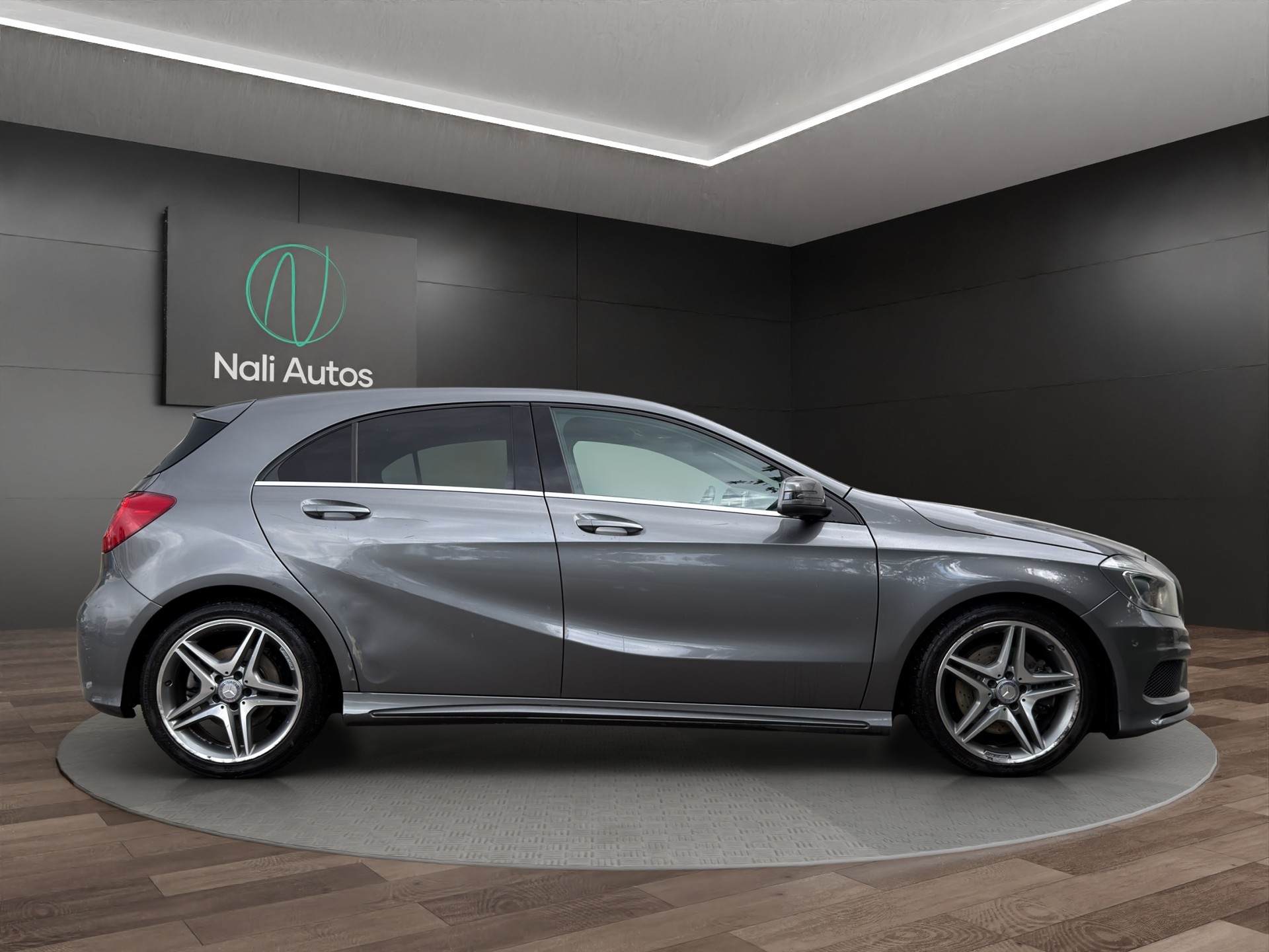 MERCEDES-BENZ A 220 CDI AMG Line 7G-DCT-image-6