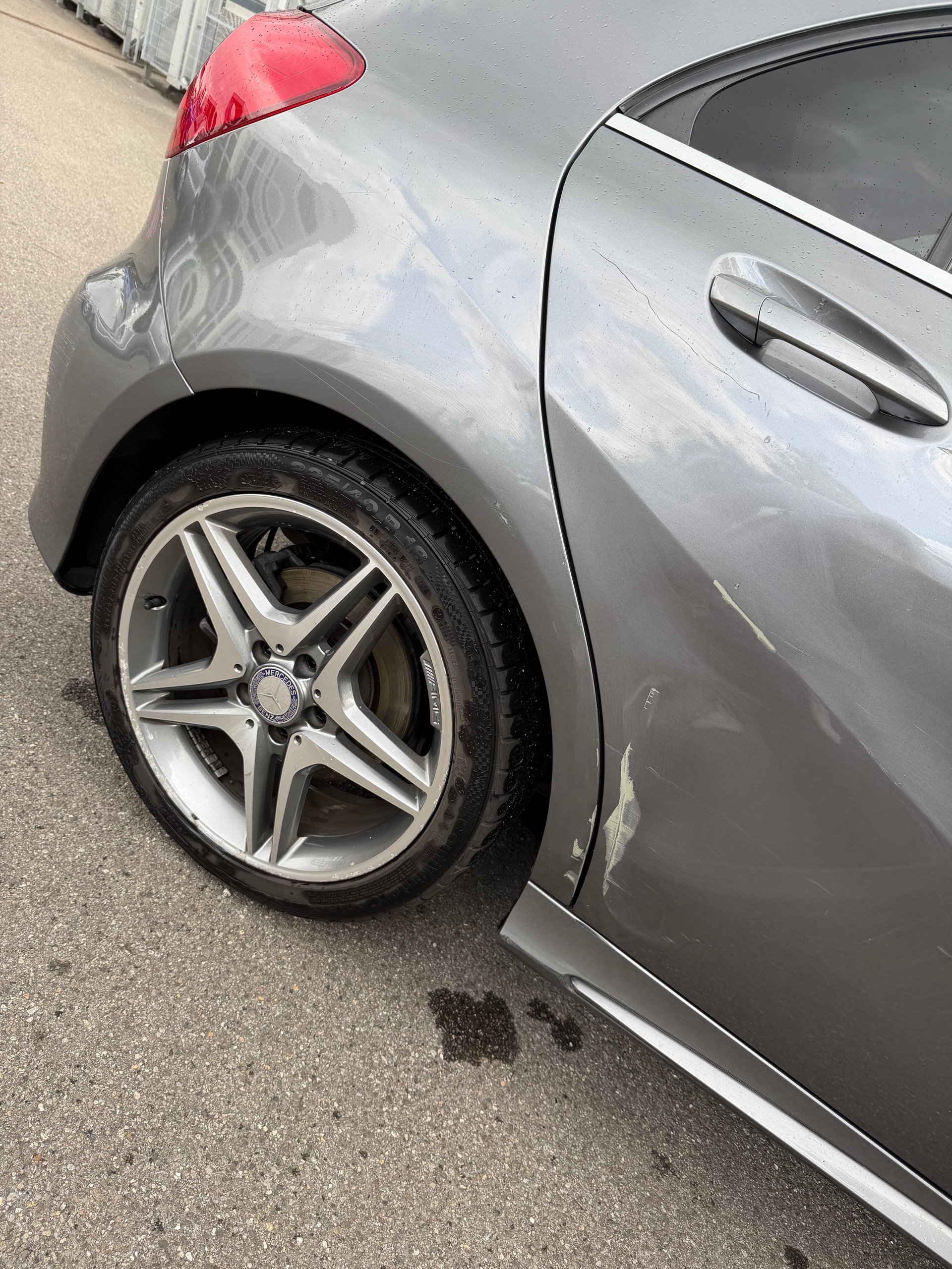 MERCEDES-BENZ A 220 CDI AMG Line 7G-DCT-image-18