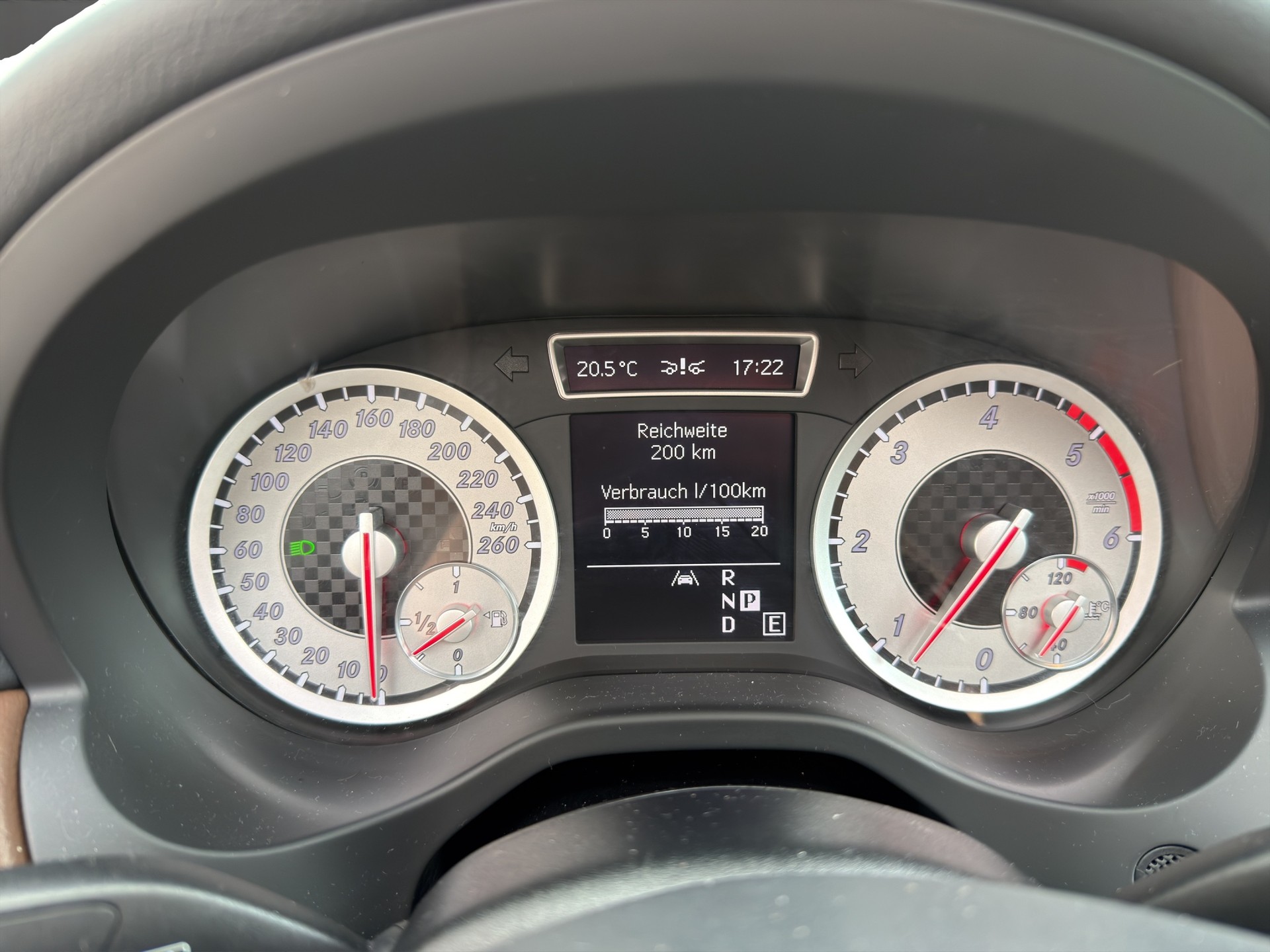 MERCEDES-BENZ A 220 CDI AMG Line 7G-DCT-image-11