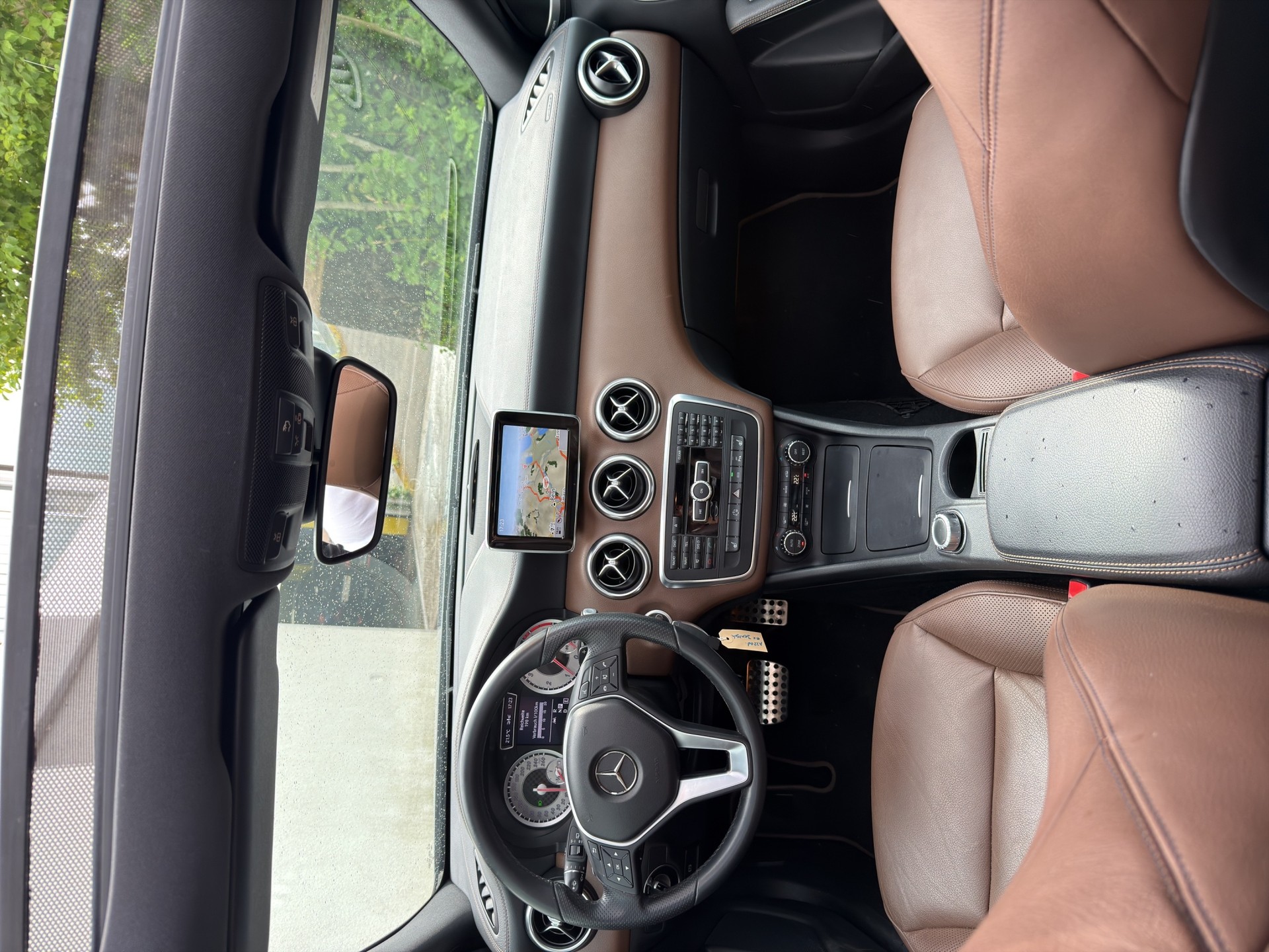 MERCEDES-BENZ A 220 CDI AMG Line 7G-DCT-image-12