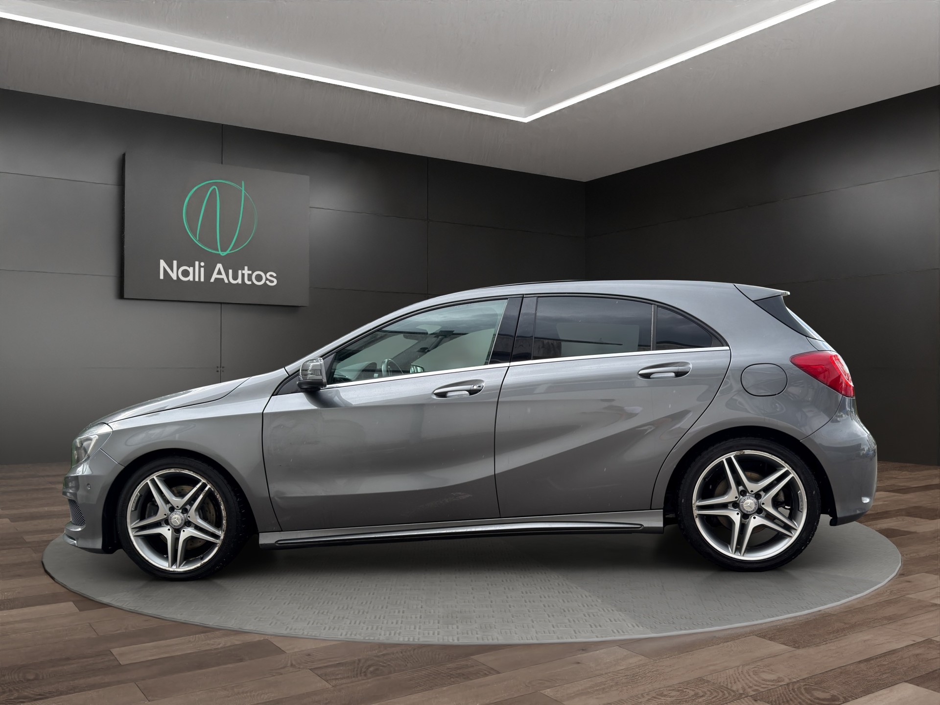 MERCEDES-BENZ A 220 CDI AMG Line 7G-DCT-image-1