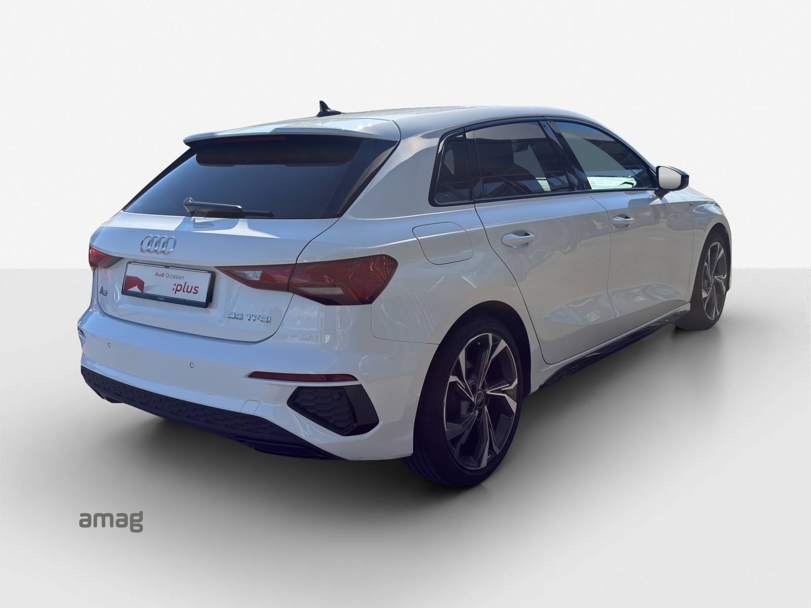 AUDI A3 Sportback 35 TFSI S line-image-4