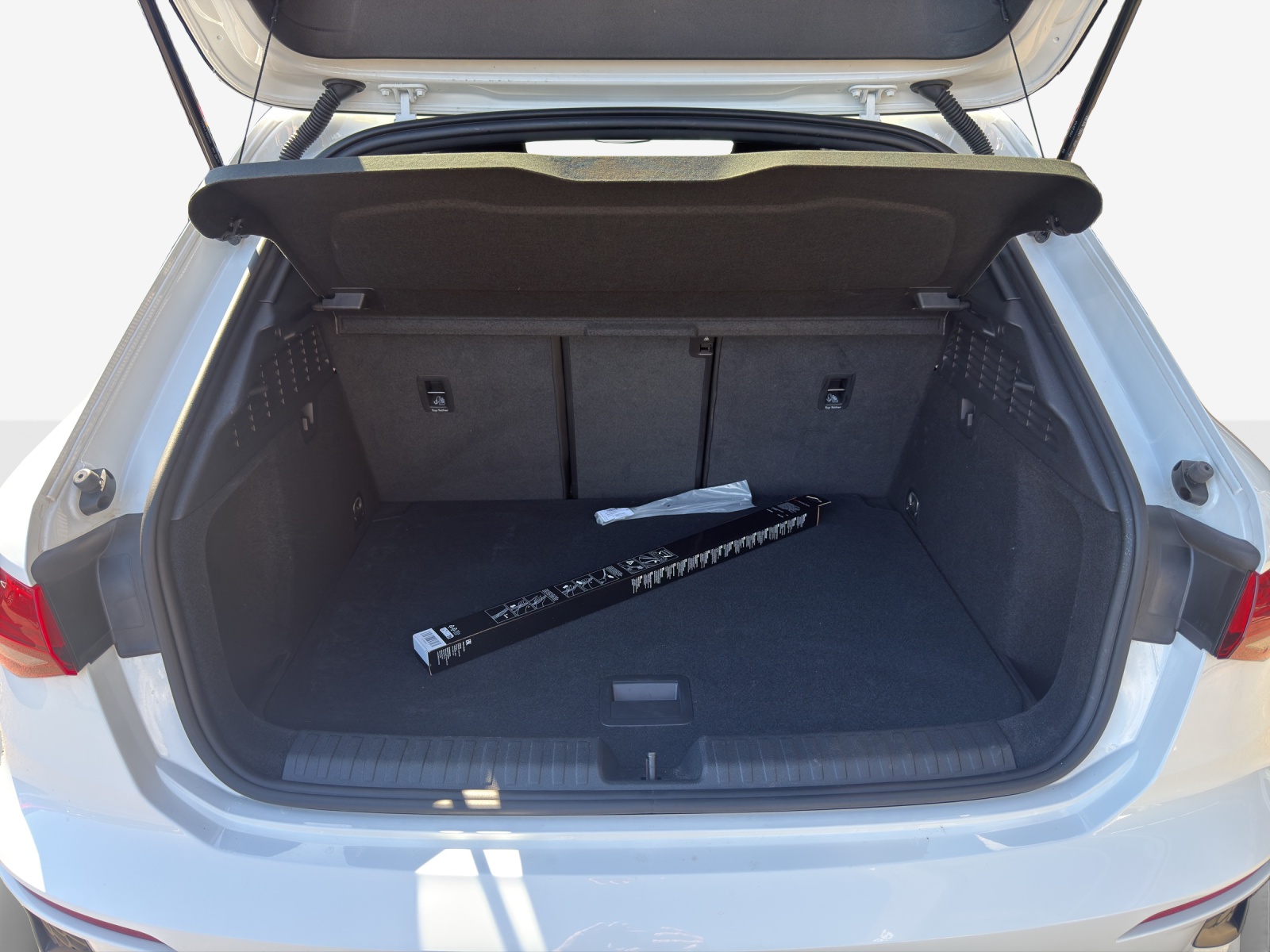 AUDI A3 Sportback 35 TFSI S line-image-12